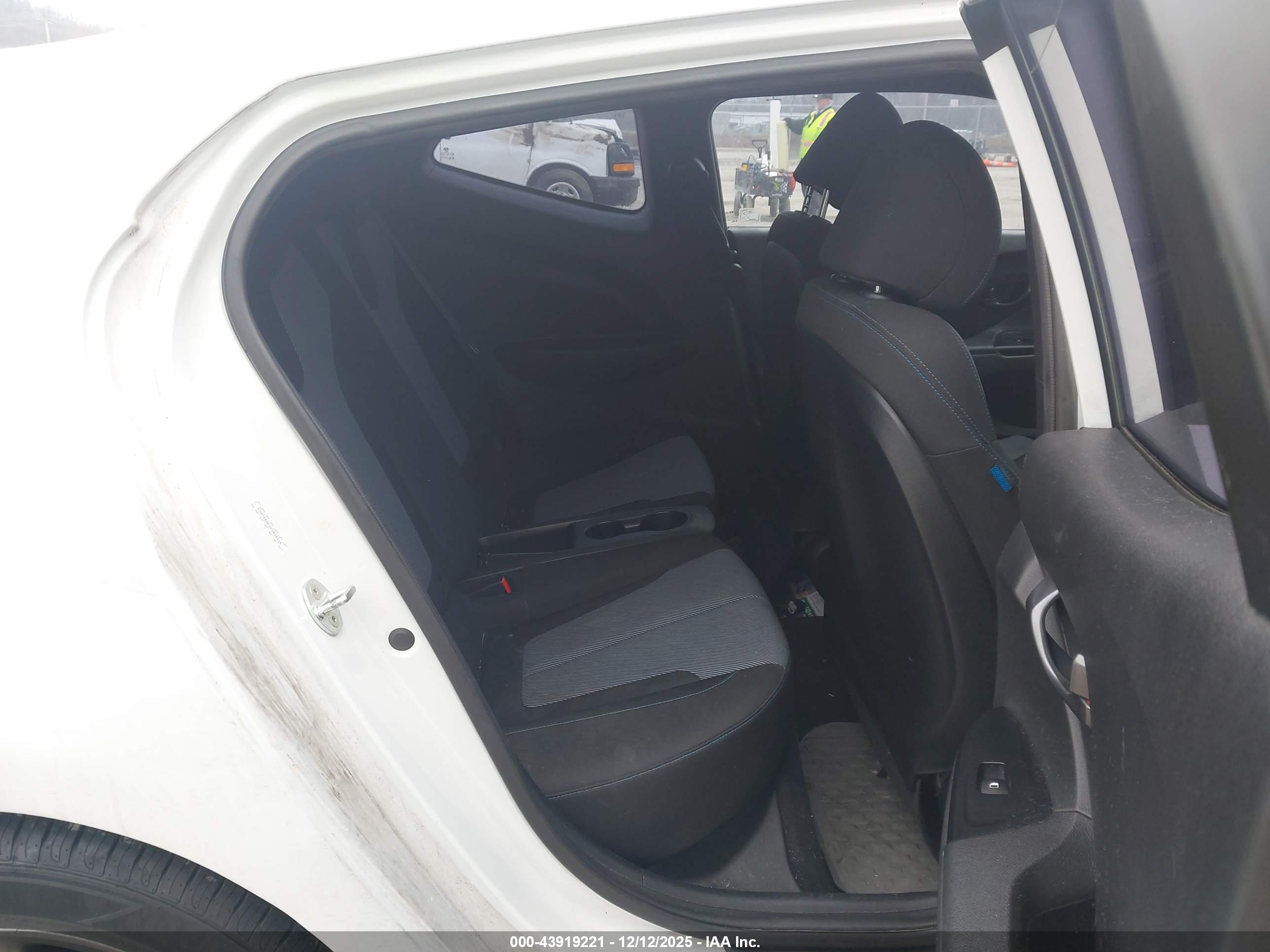 HYUNDAI VELOSTER image 8