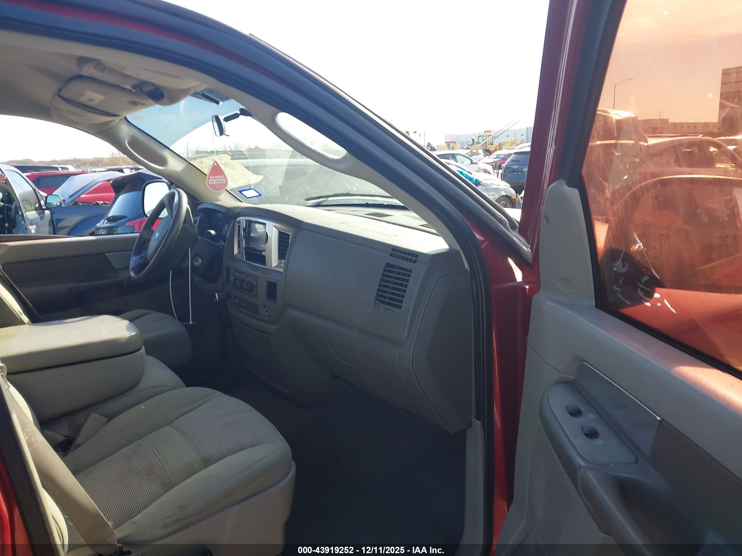DODGE RAM image 5