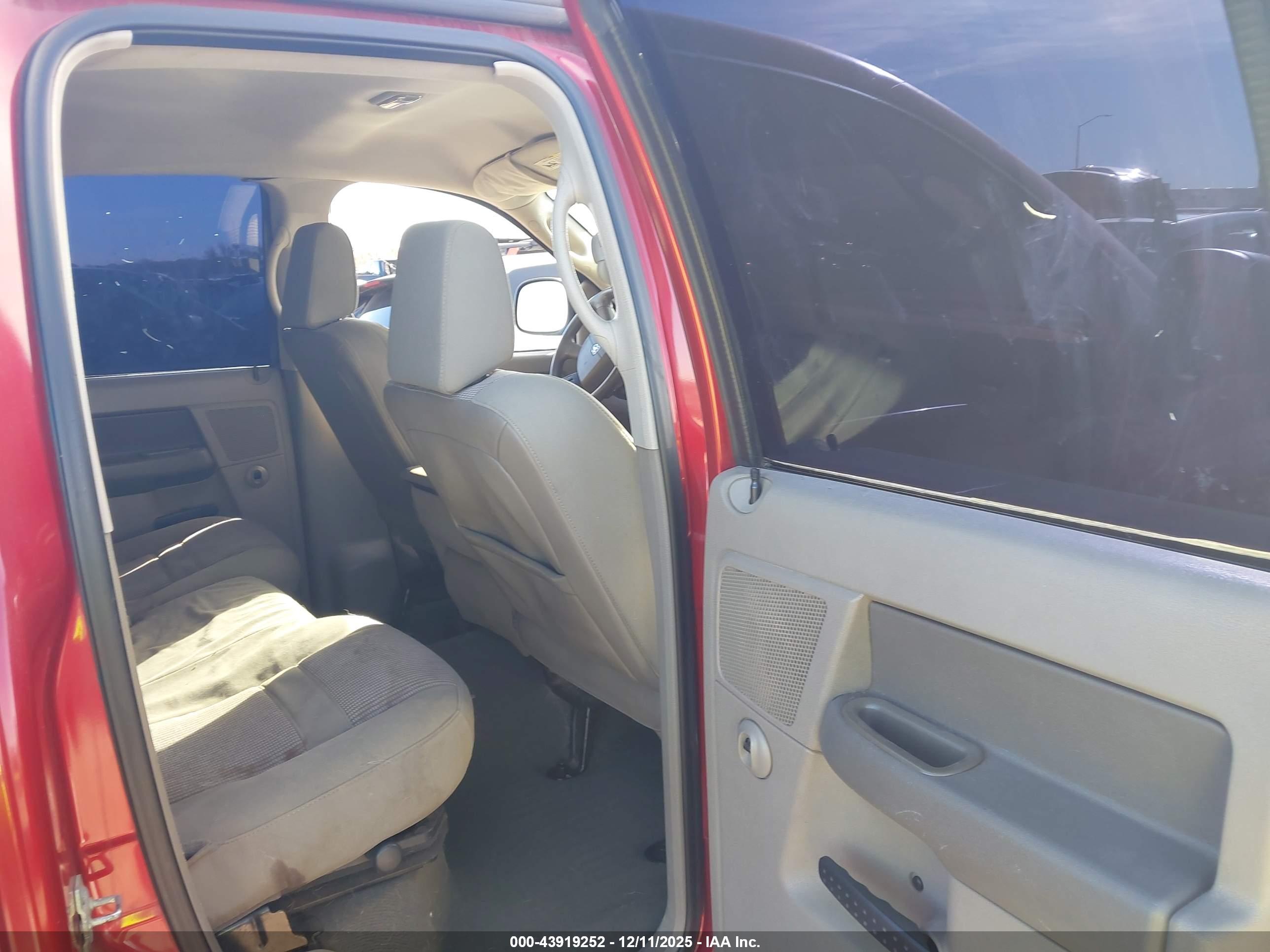 DODGE RAM image 8
