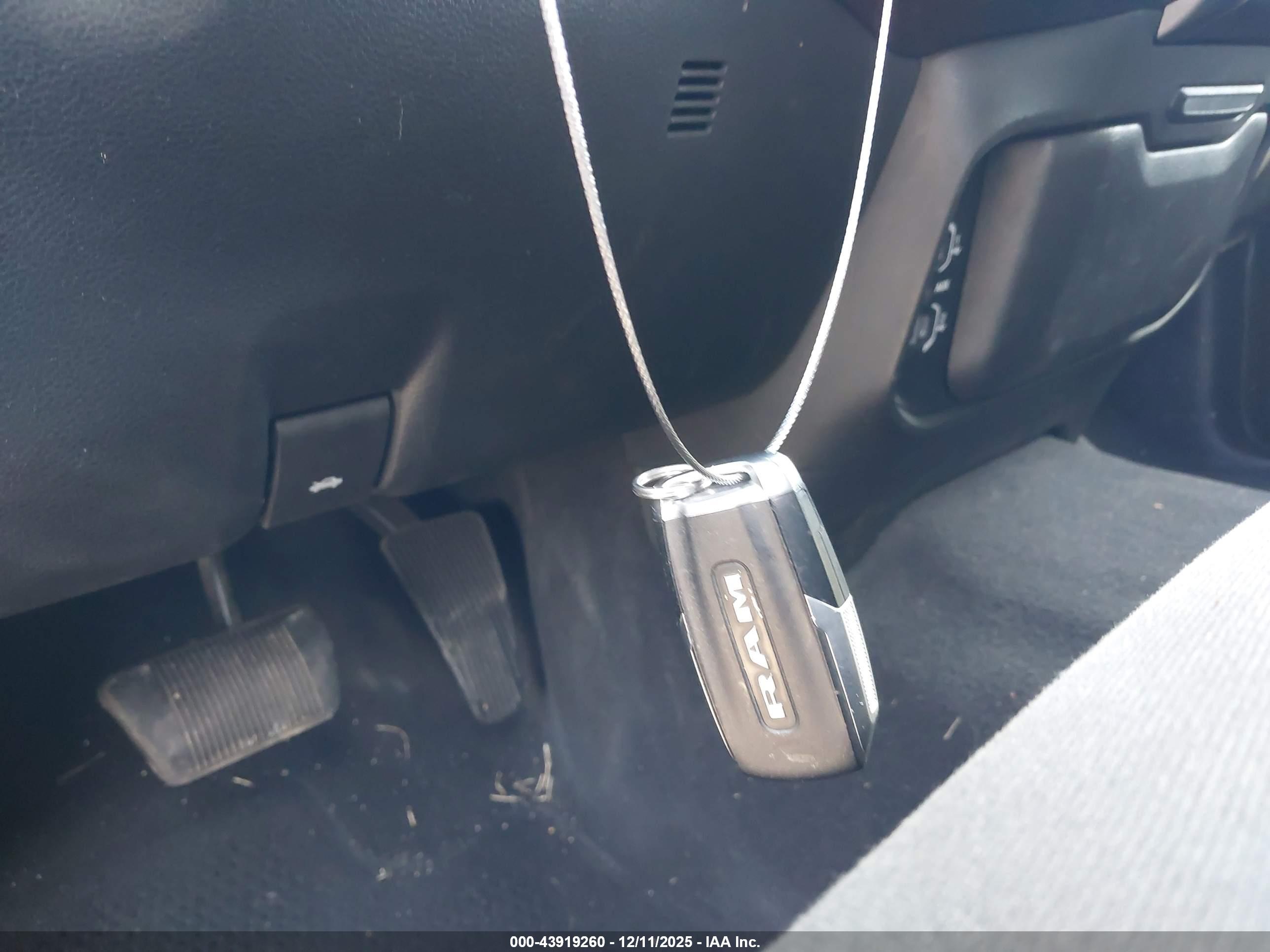 RAM 2500 image 11