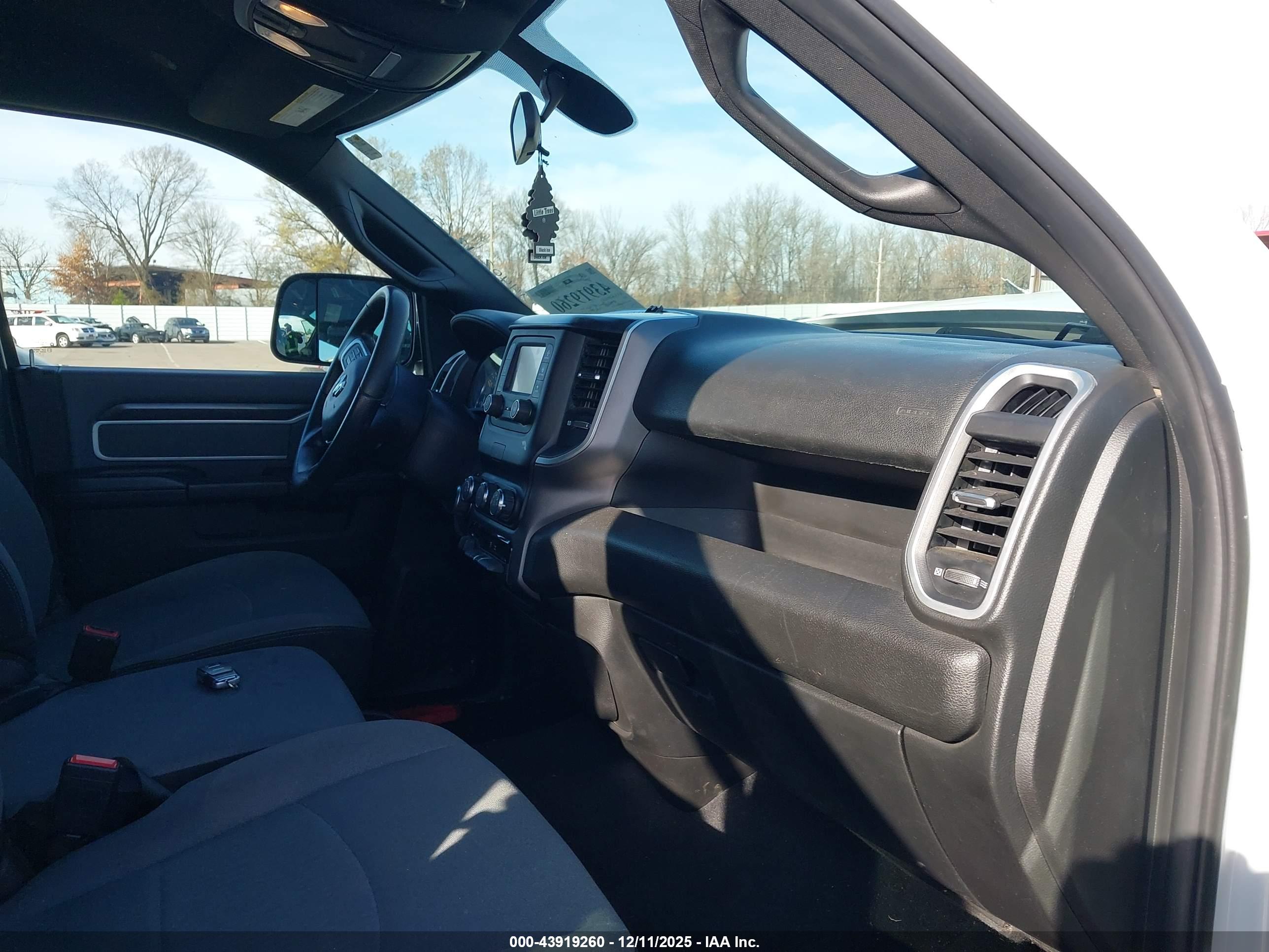 RAM 2500 image 5