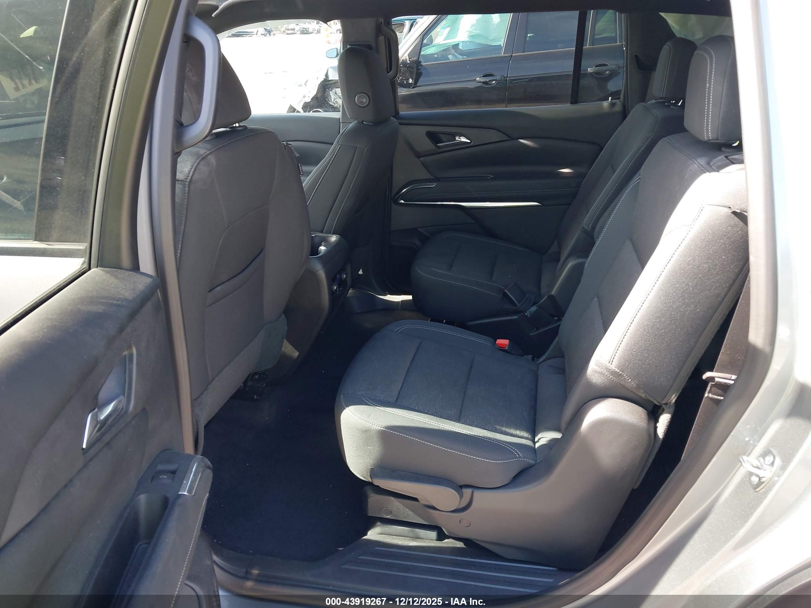 CHEVROLET TRAVERSE image 8