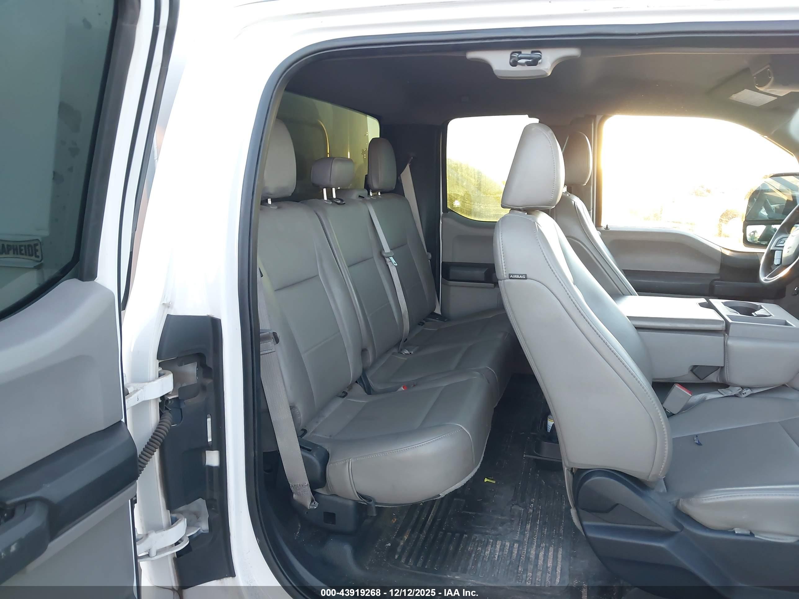 FORD F-350 image 8