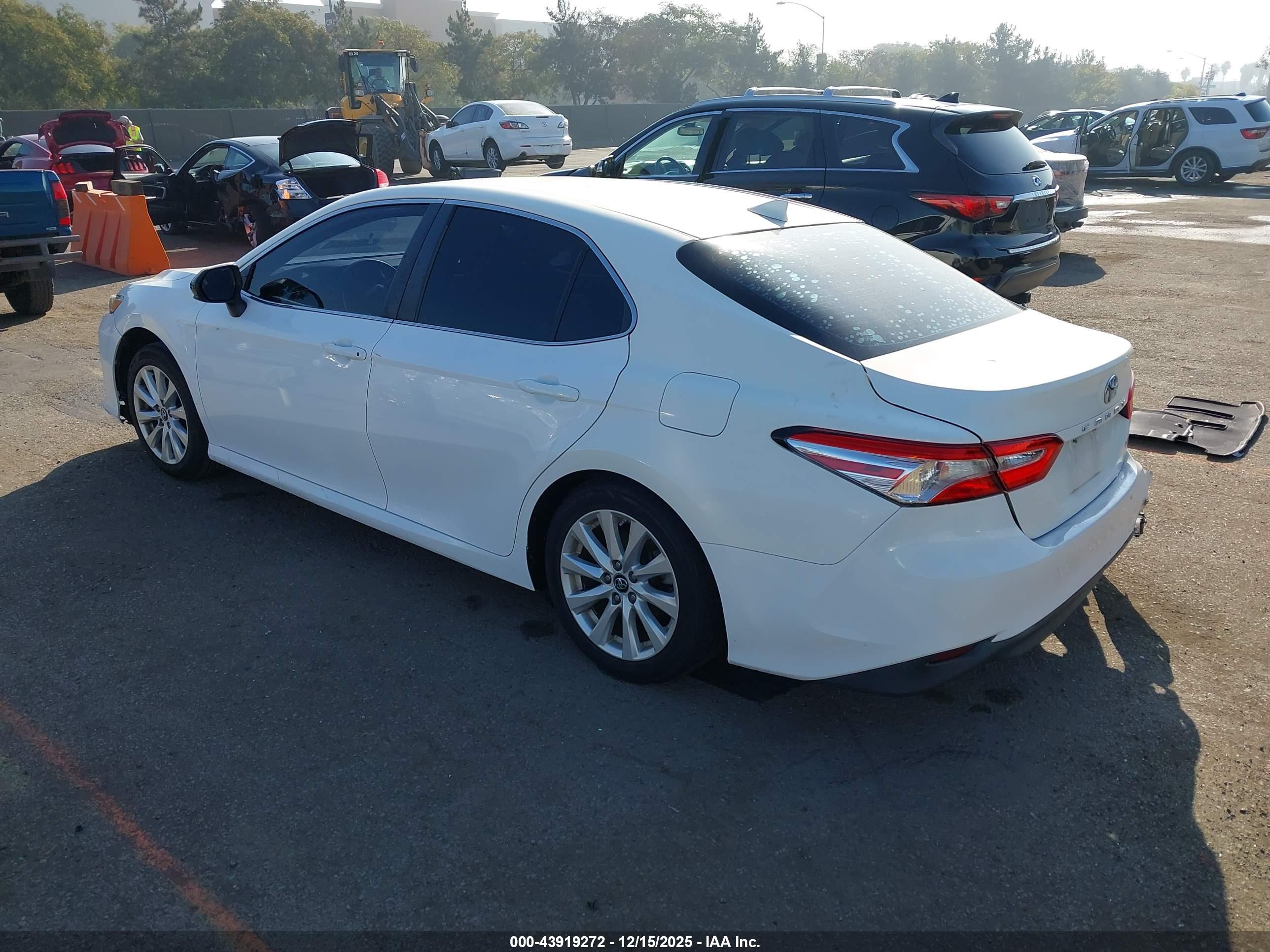 TOYOTA CAMRY image 3