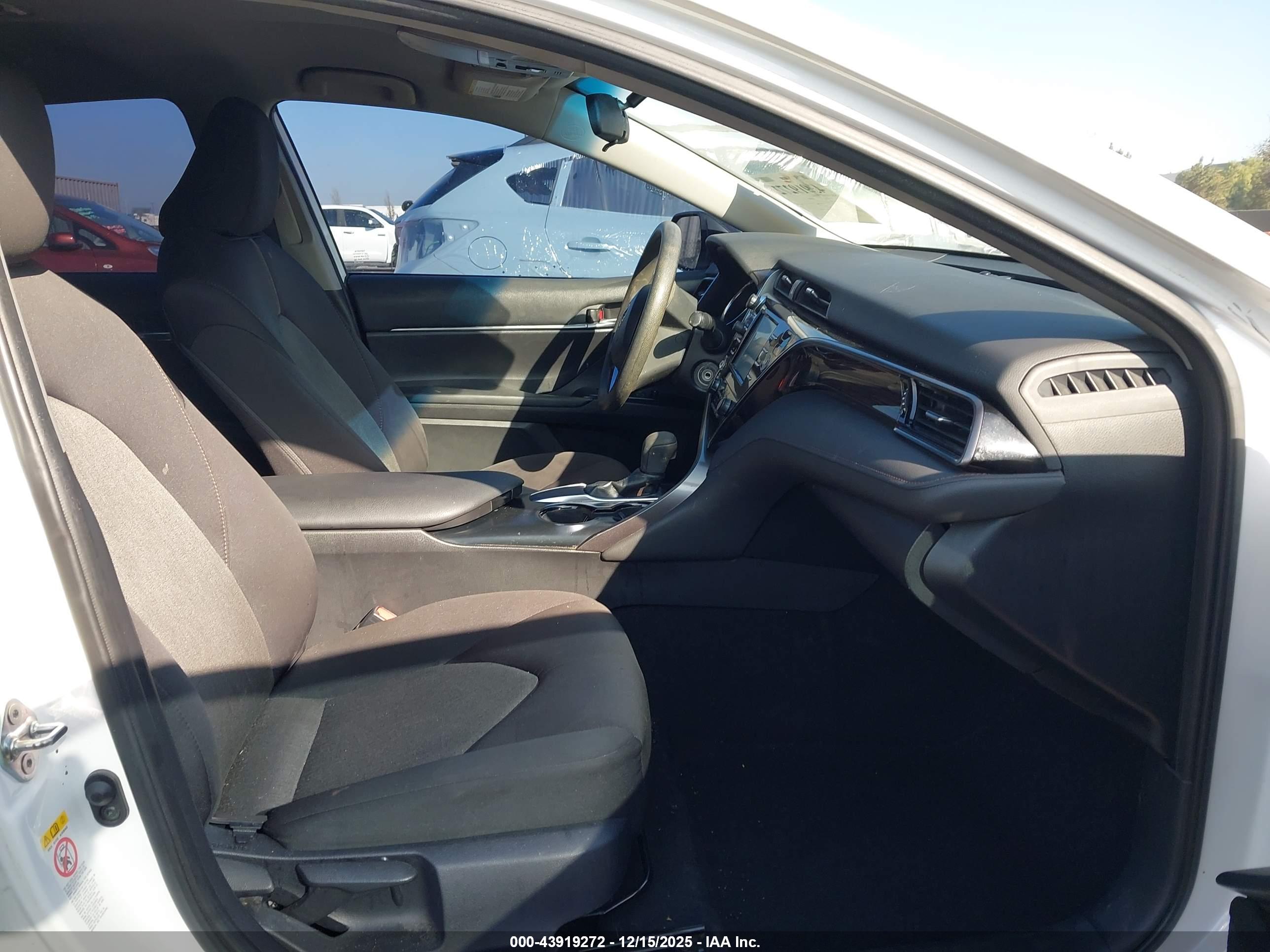 TOYOTA CAMRY image 5