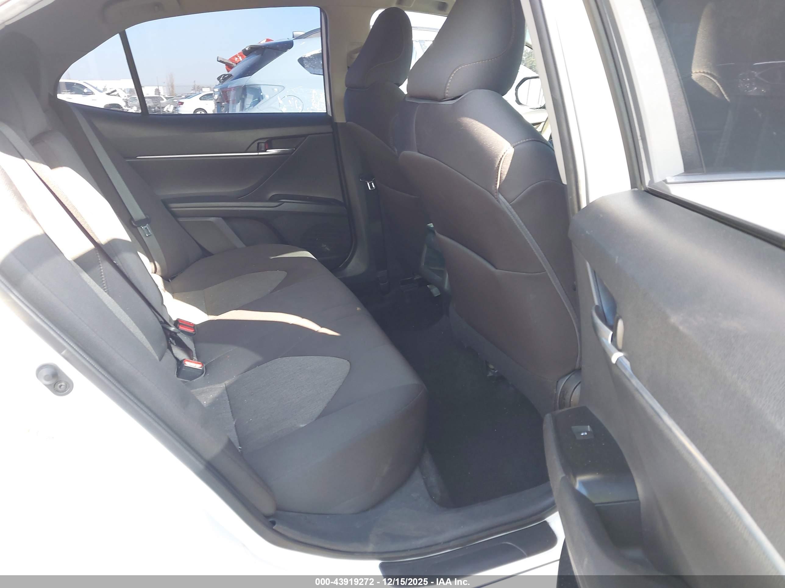TOYOTA CAMRY image 8