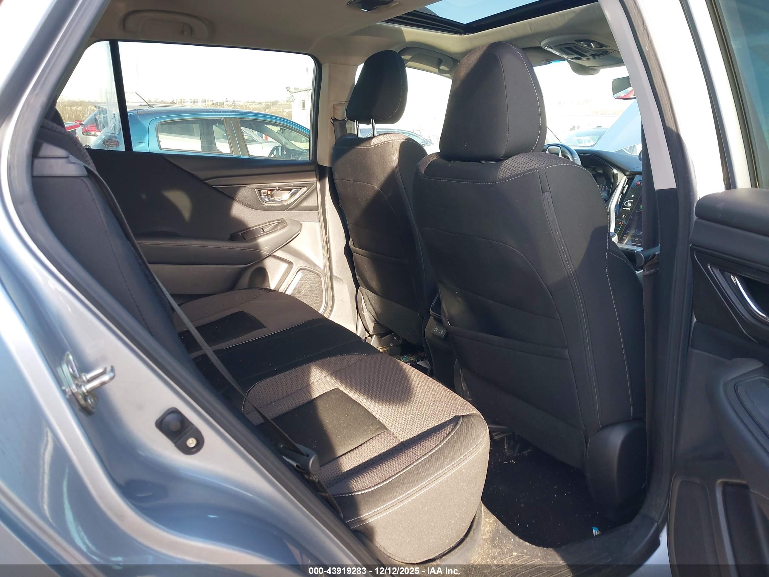 SUBARU OUTBACK image 8