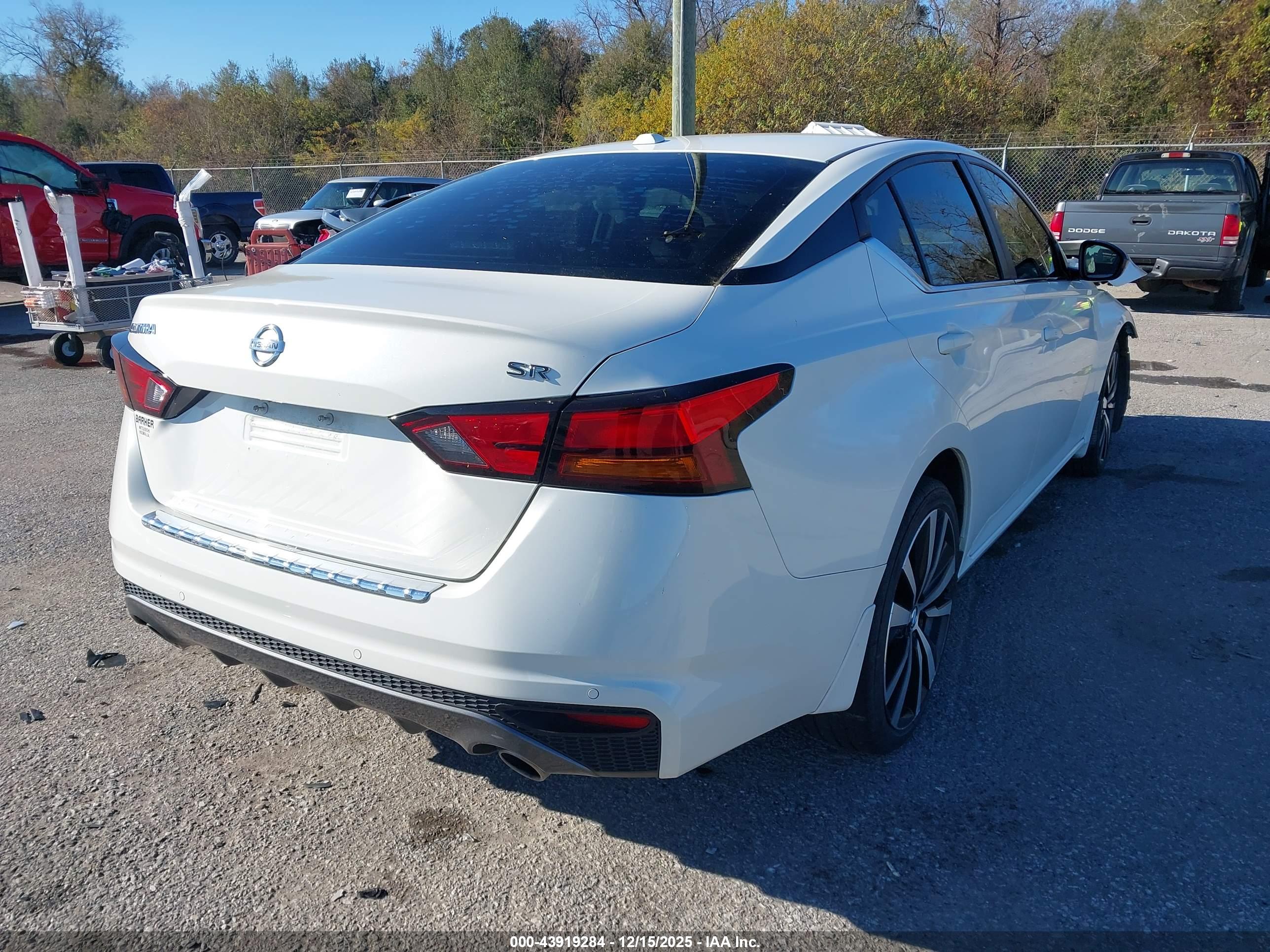 NISSAN ALTIMA image 4