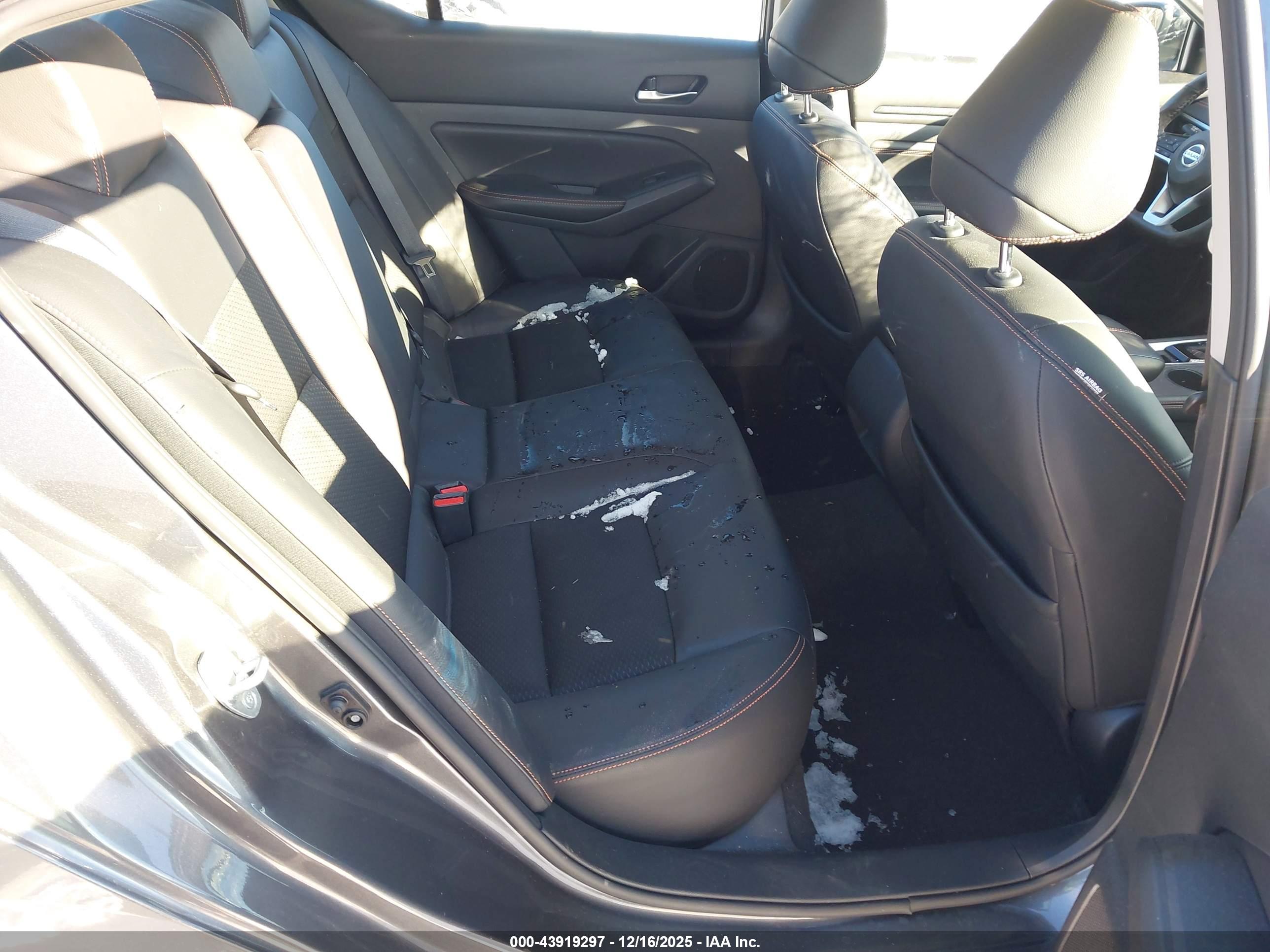 NISSAN ALTIMA image 8
