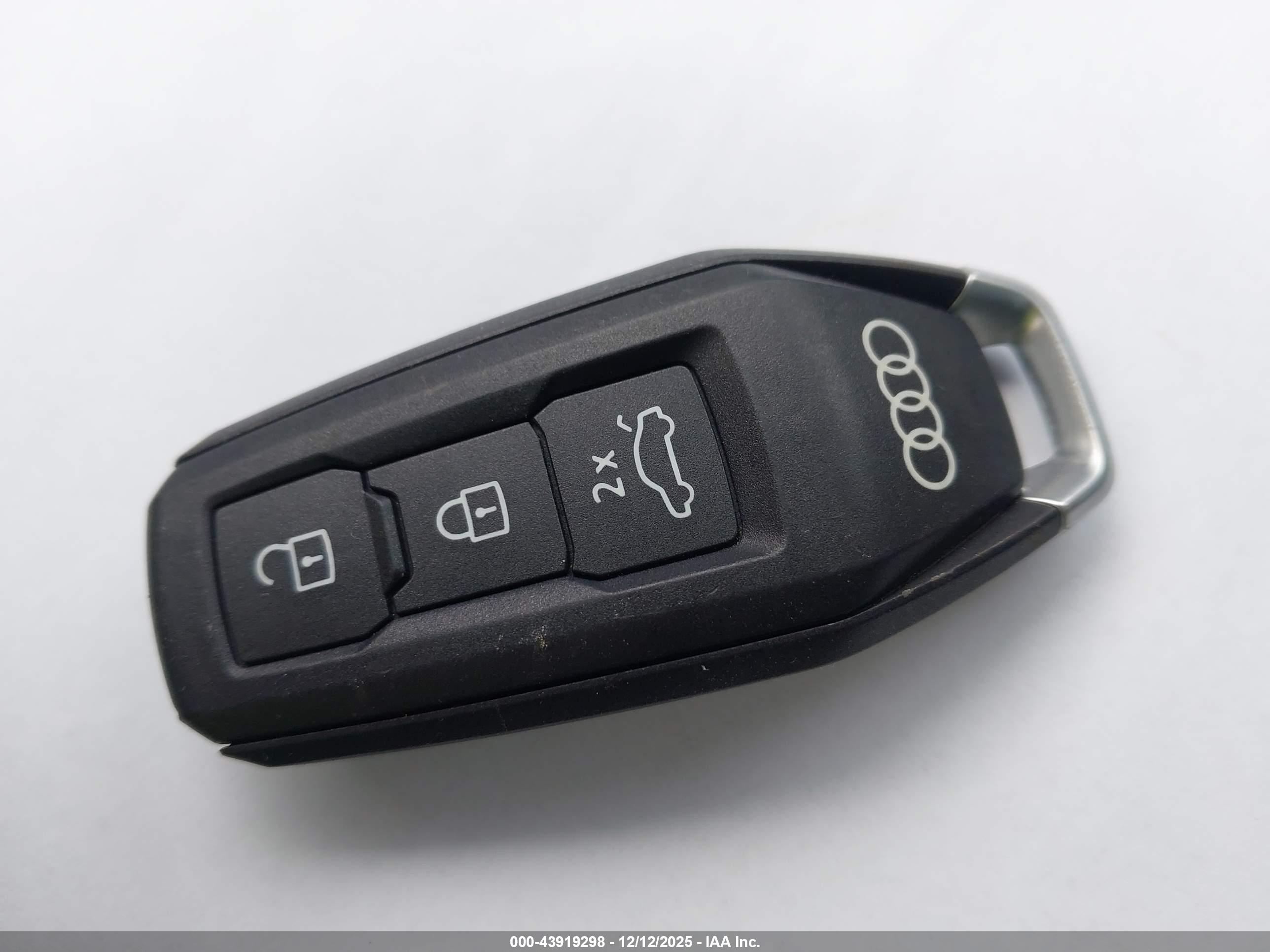 AUDI Q6 image 11