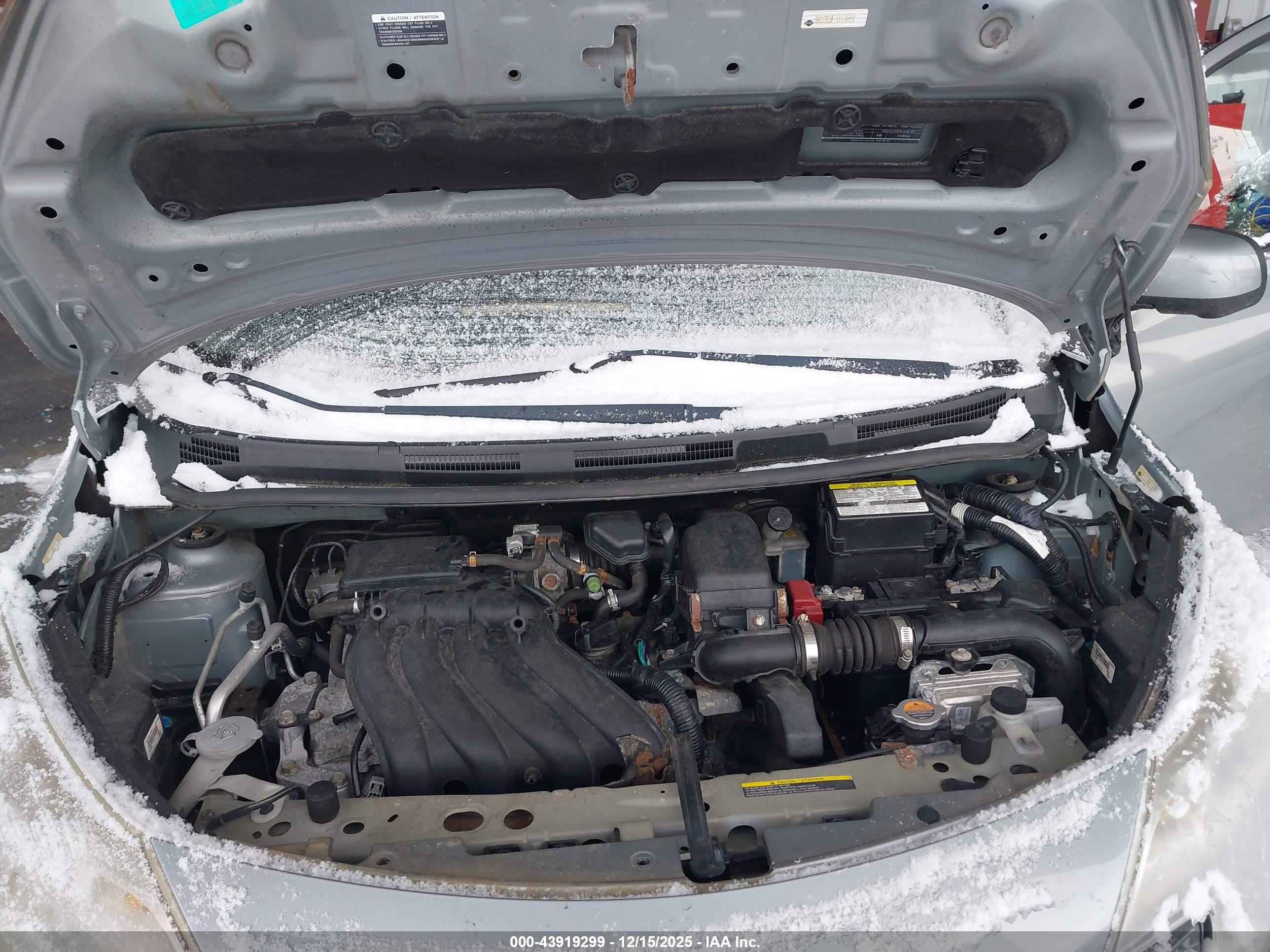 NISSAN VERSA image 10