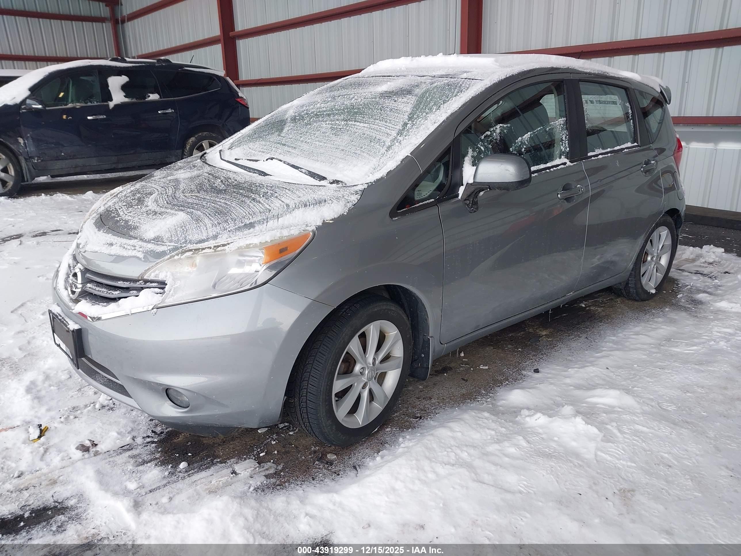 NISSAN VERSA image 2