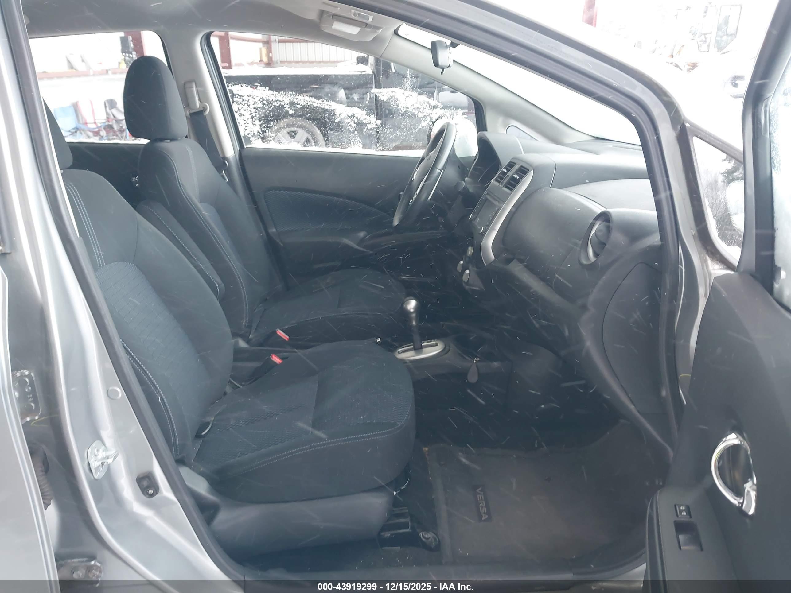 NISSAN VERSA image 5