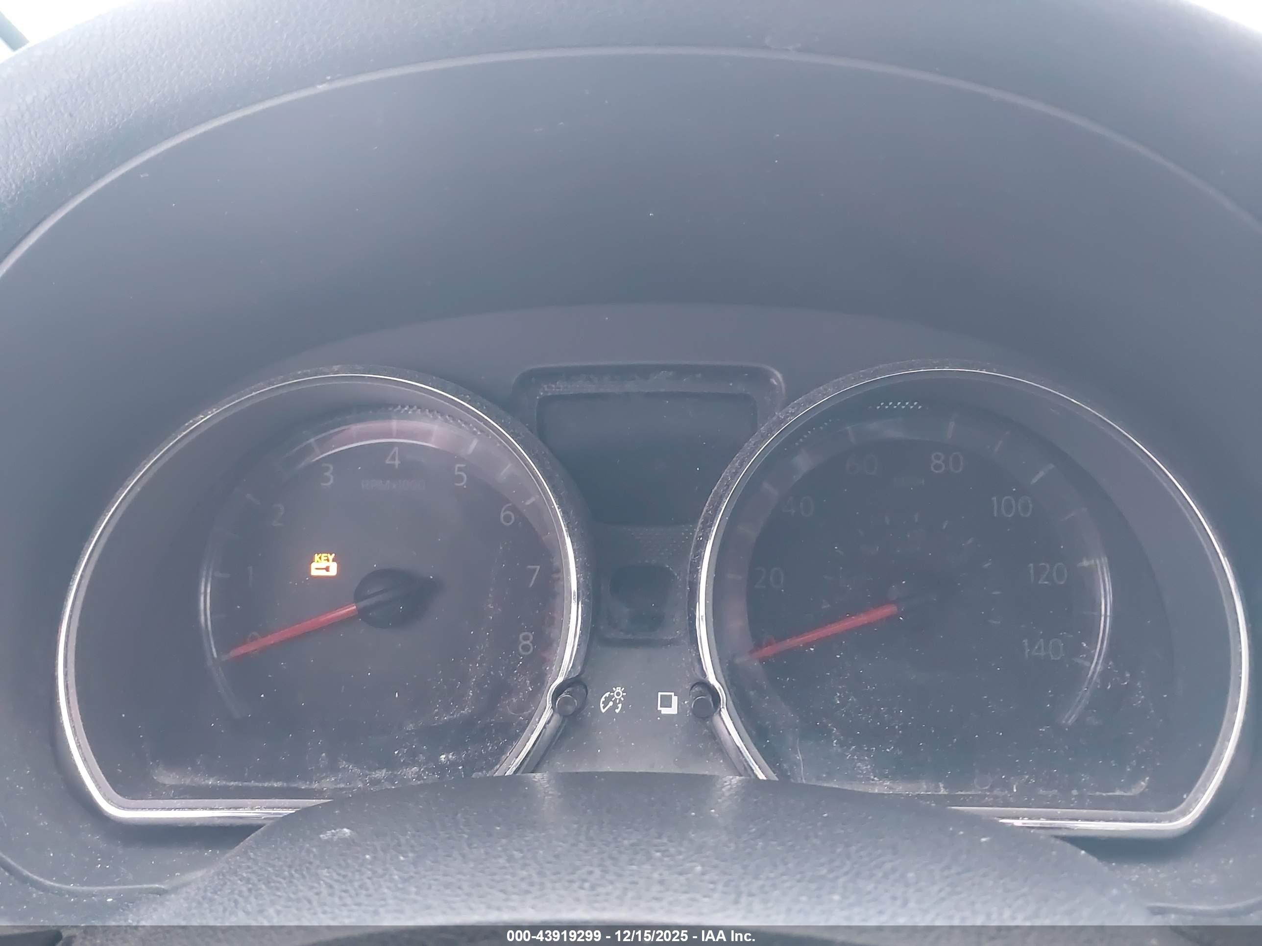NISSAN VERSA image 7