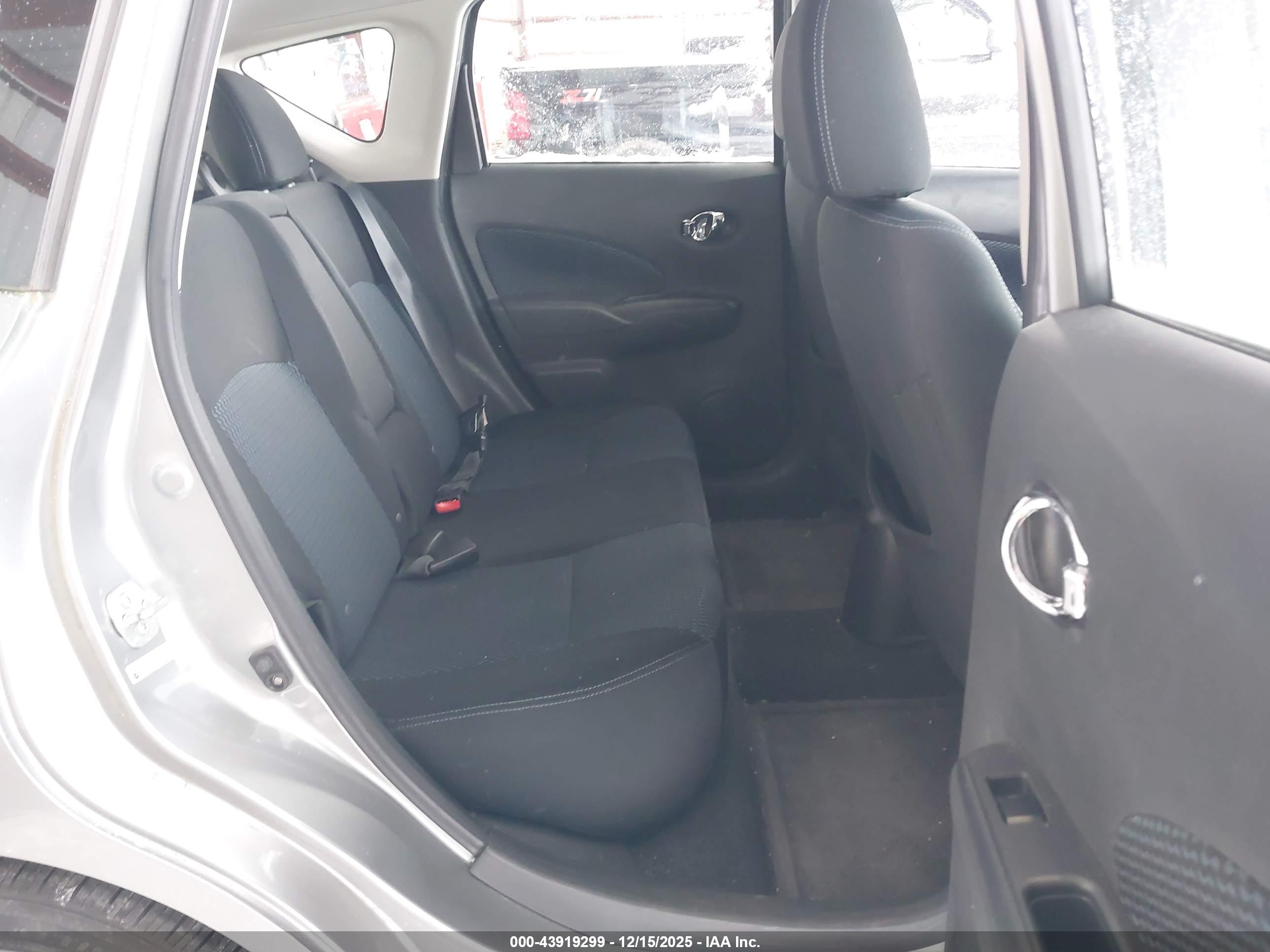 NISSAN VERSA image 8