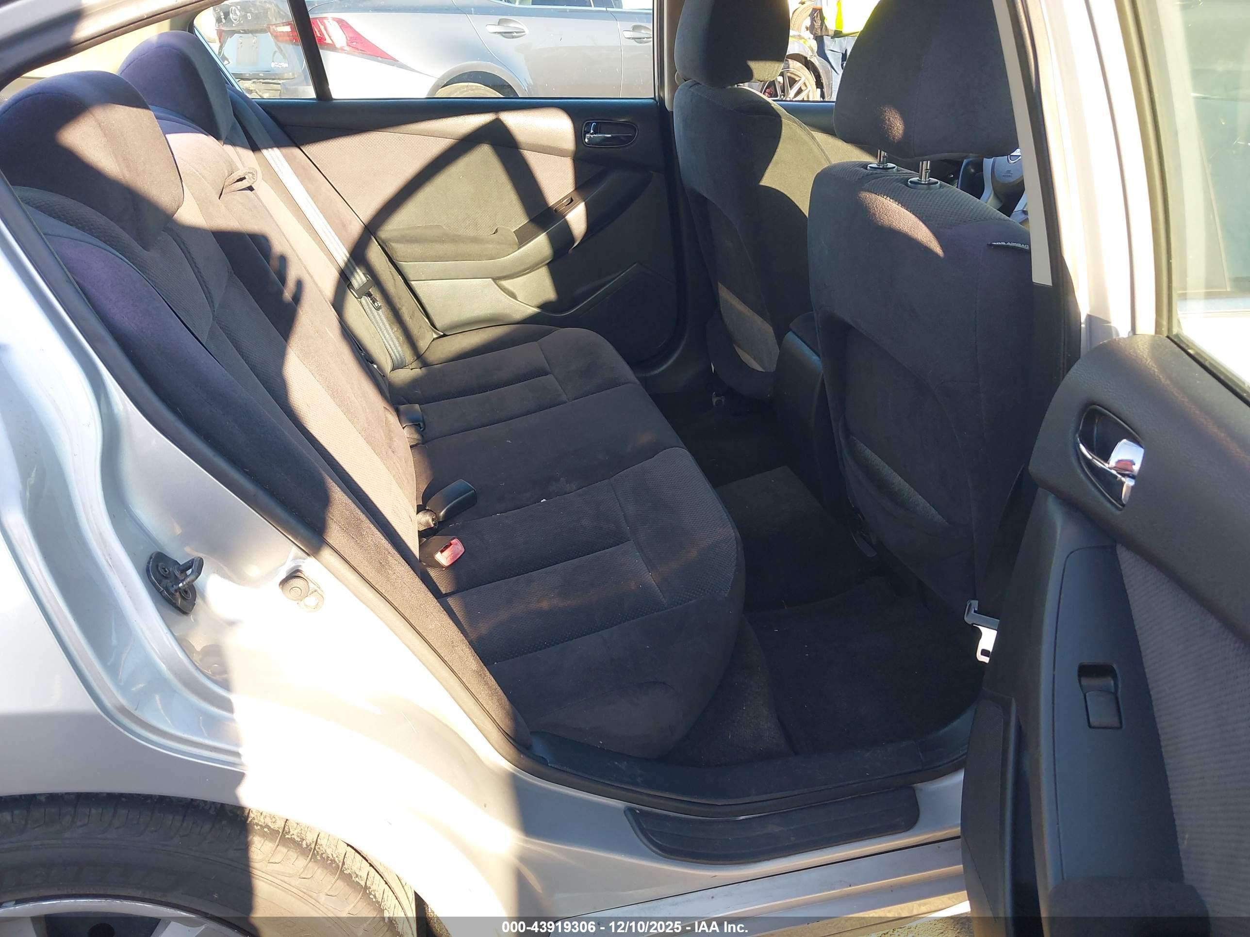 NISSAN ALTIMA image 8