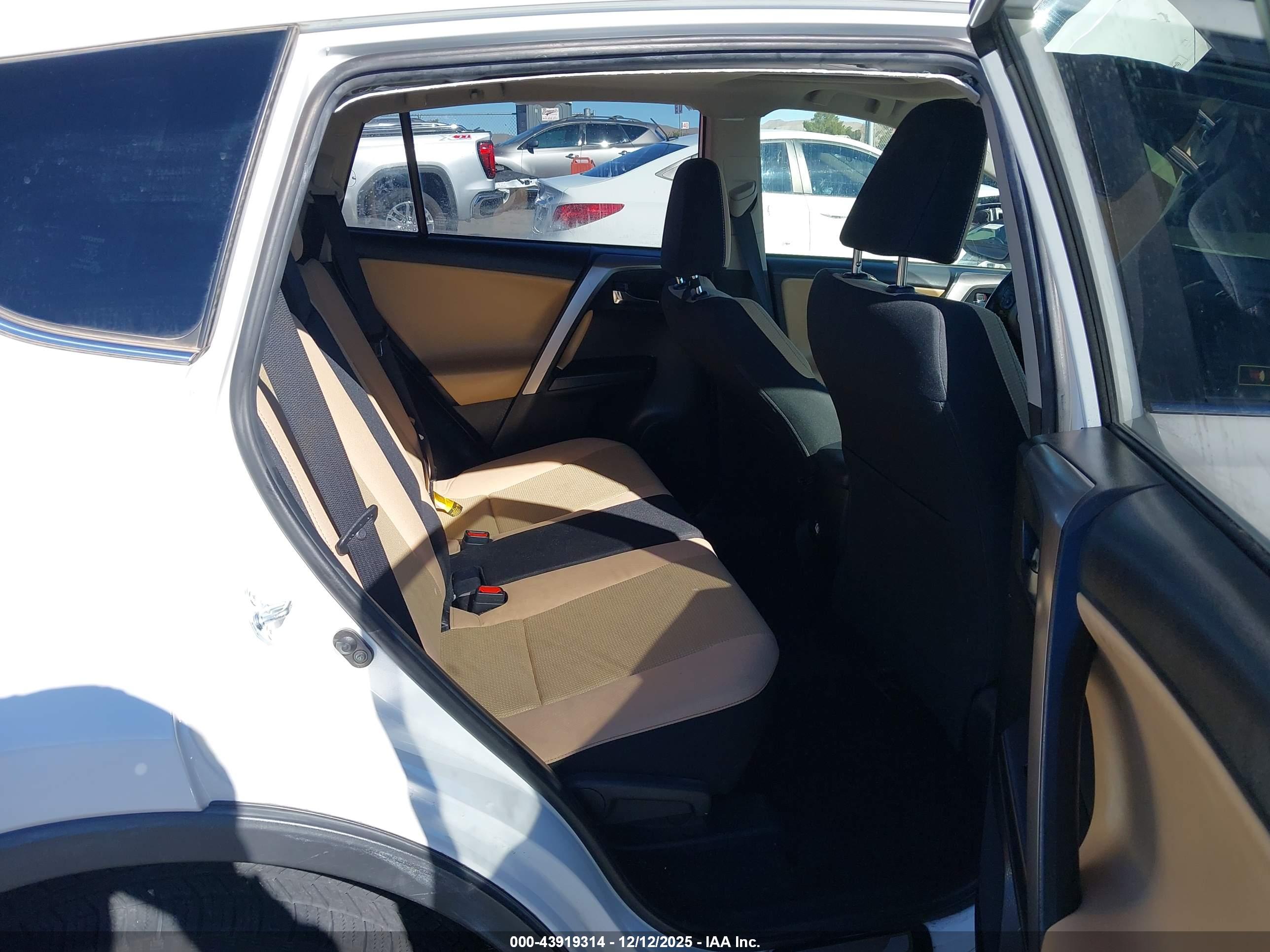 TOYOTA RAV4 image 8