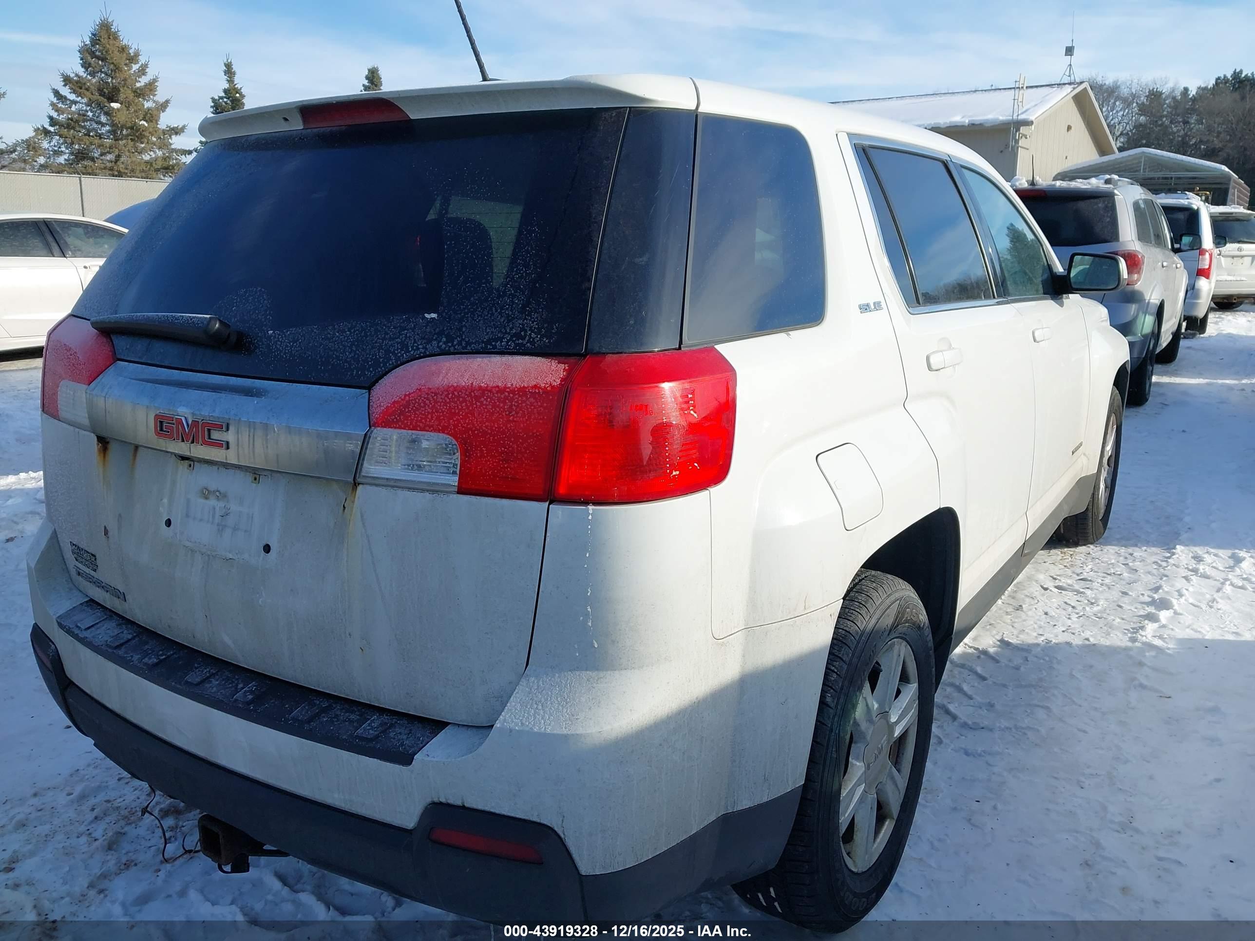 GMC TERRAIN image 4