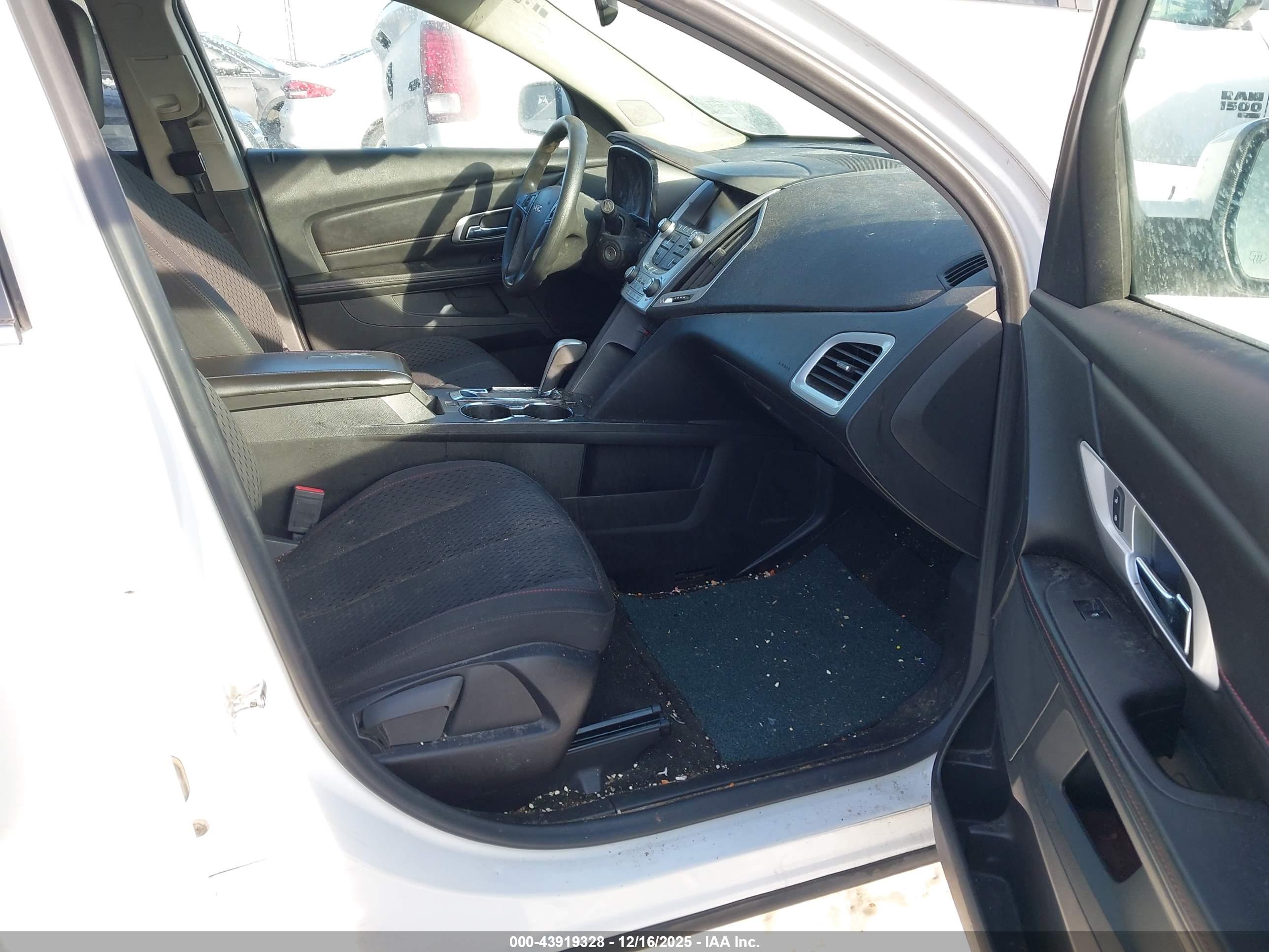 GMC TERRAIN image 5