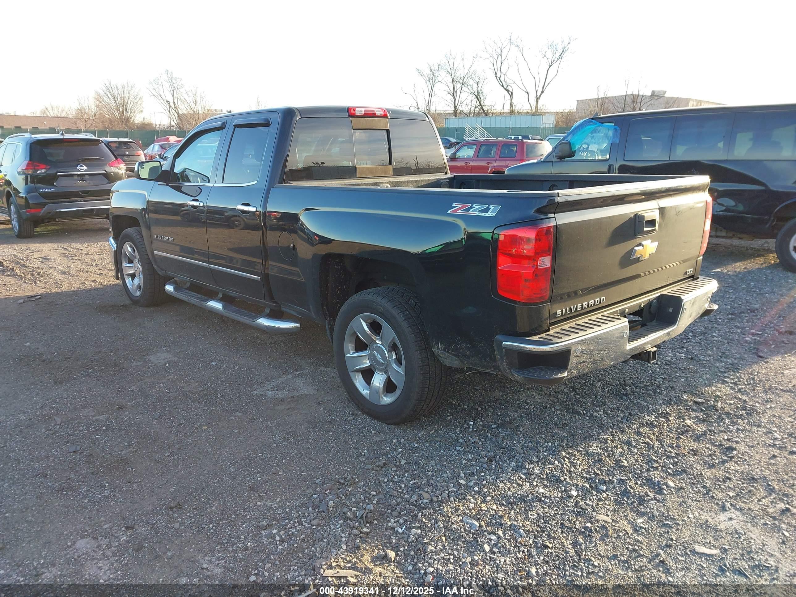 CHEVROLET SILVERADO image 3