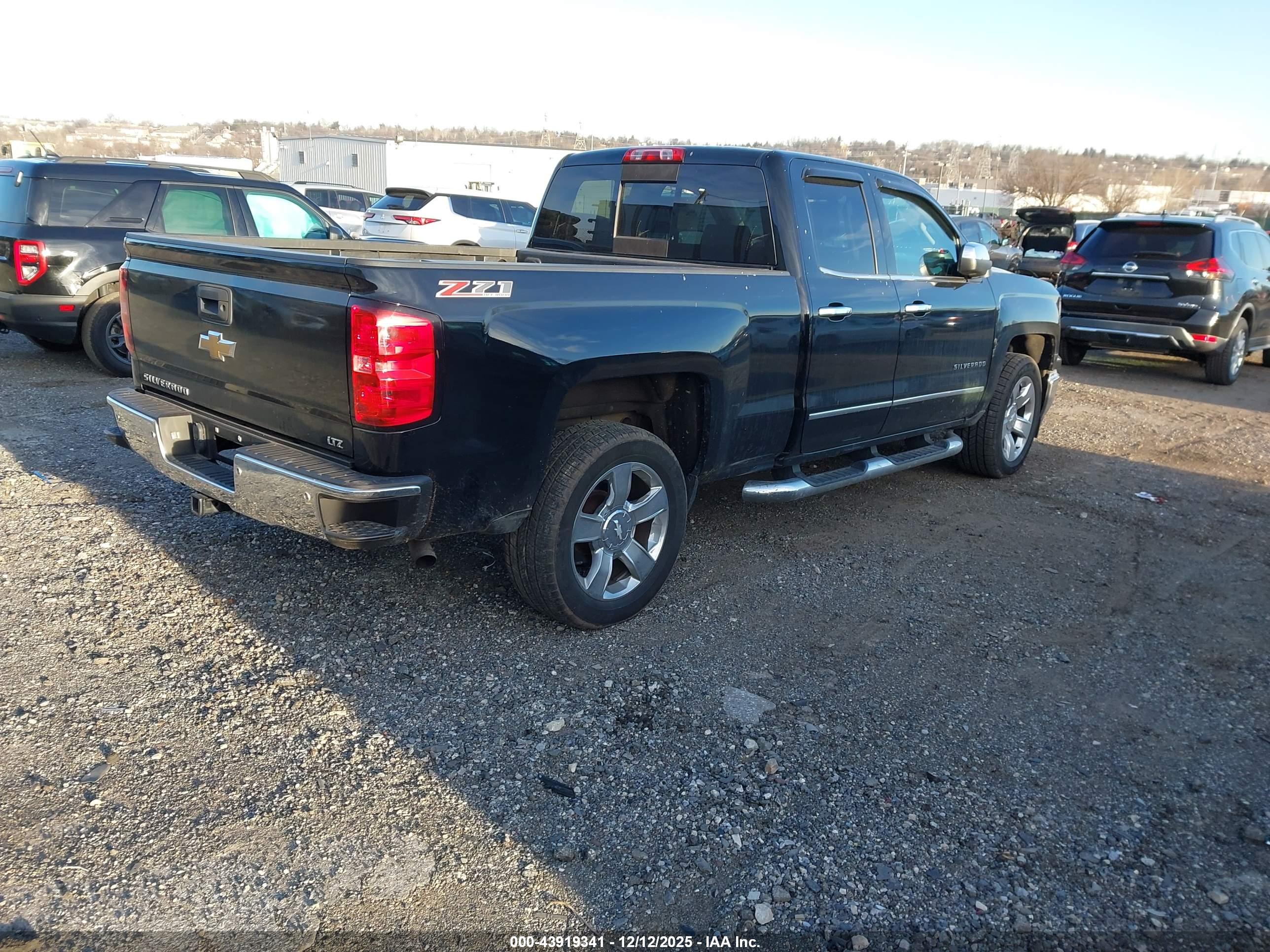CHEVROLET SILVERADO image 4