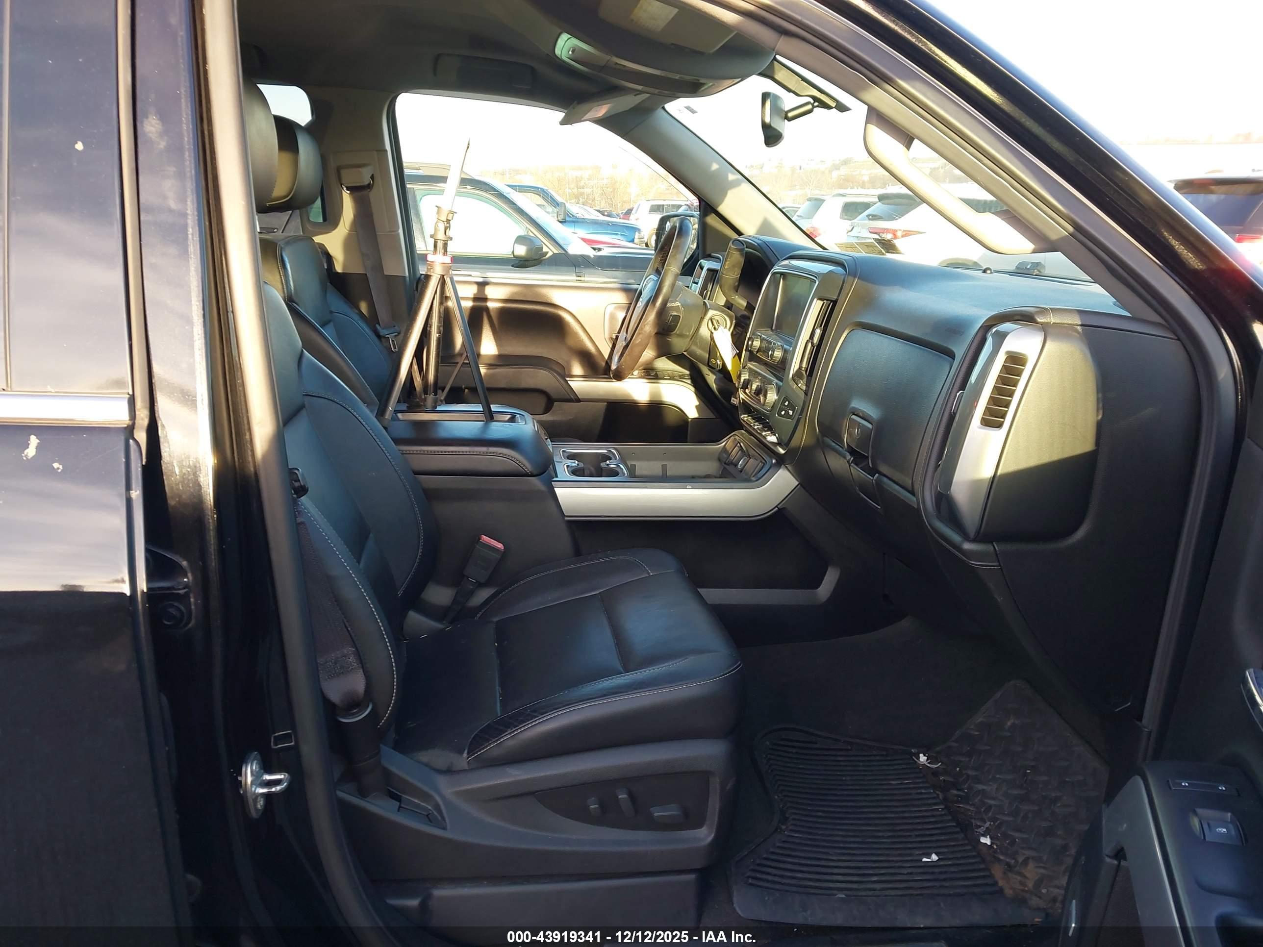 CHEVROLET SILVERADO image 5