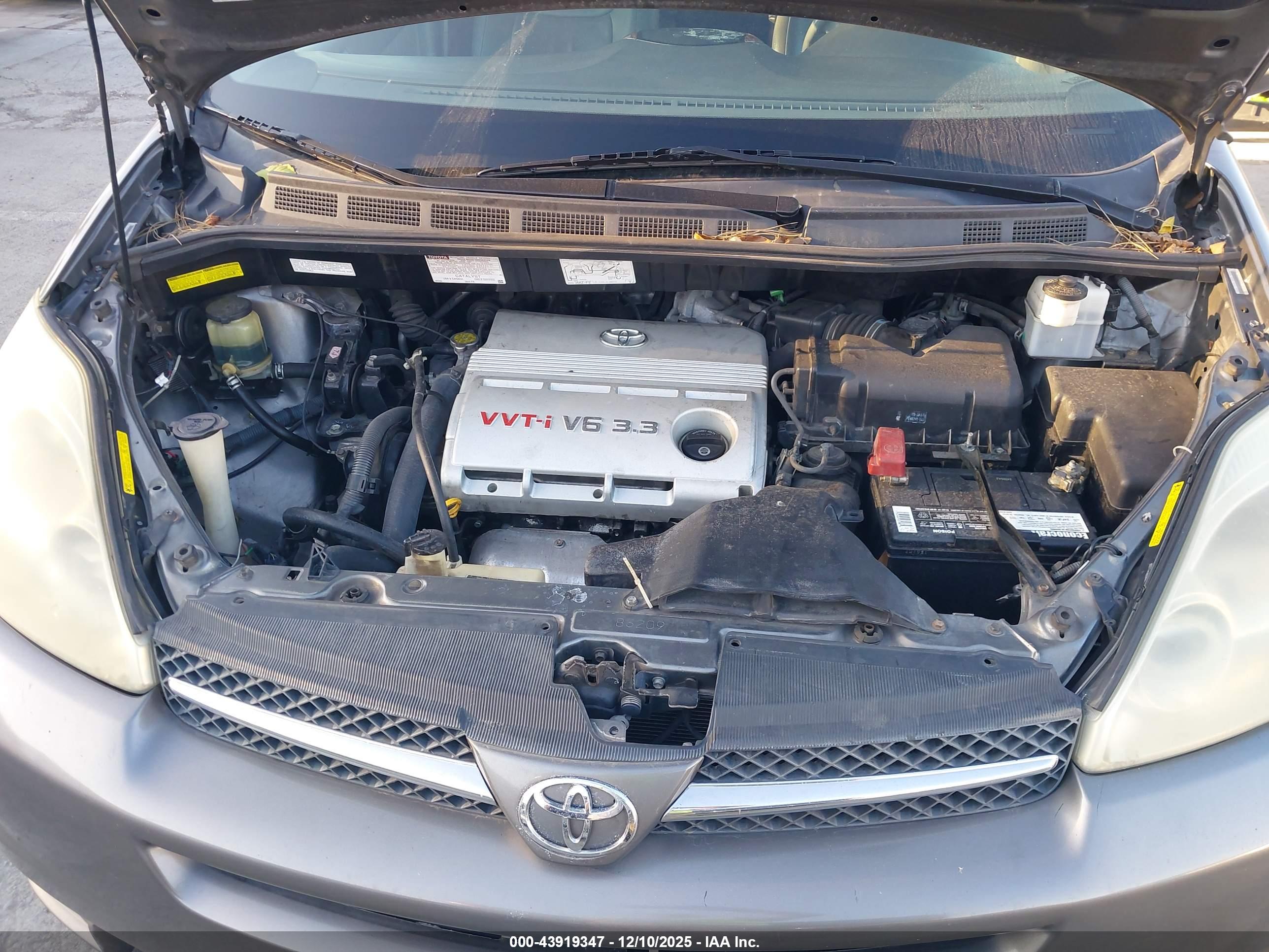 TOYOTA SIENNA image 10