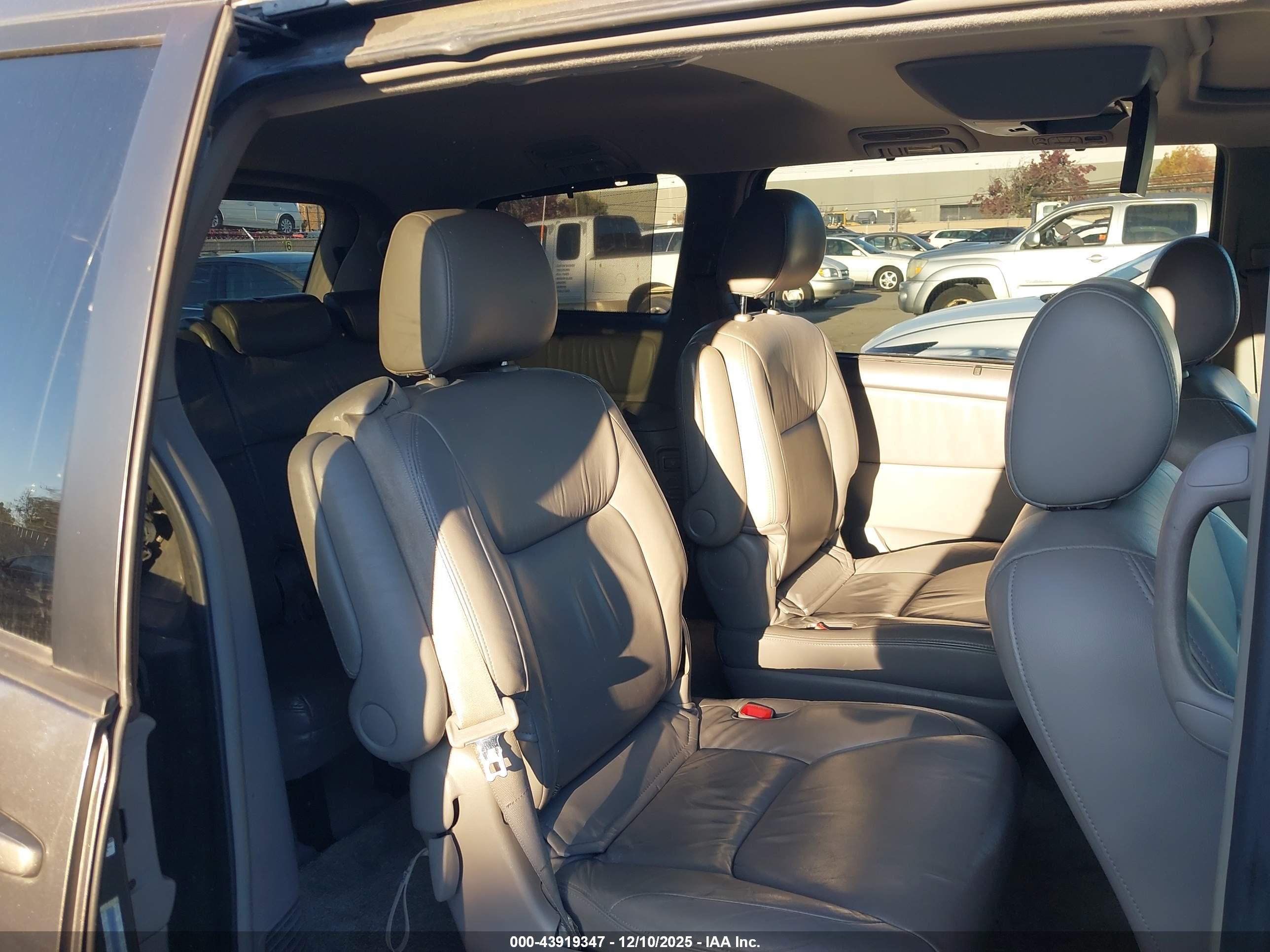 TOYOTA SIENNA image 8