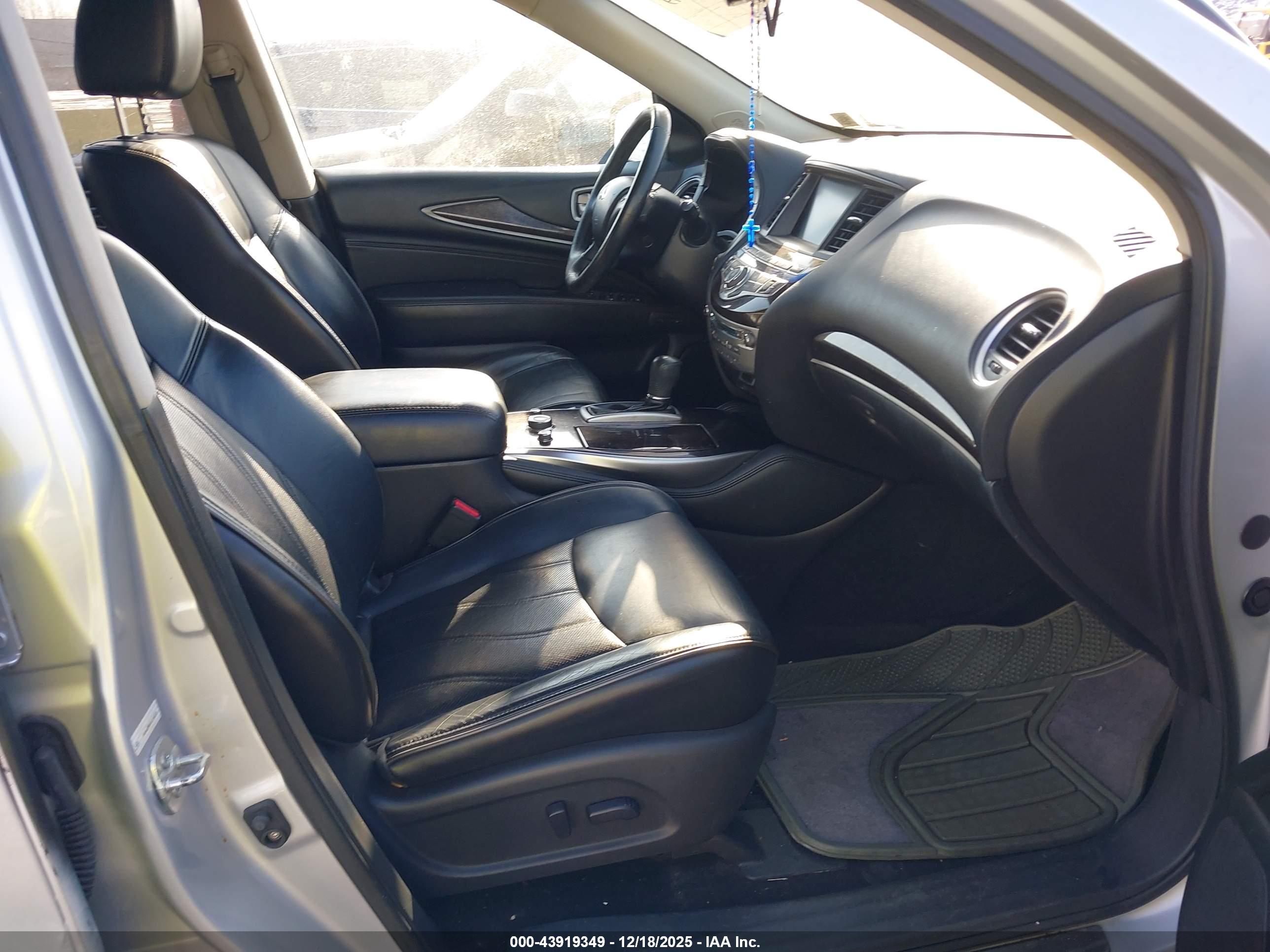 INFINITI JX35 image 5