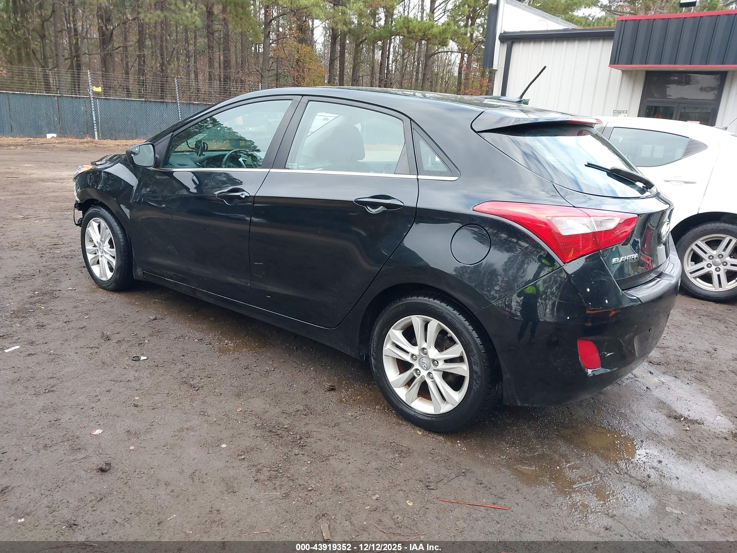 HYUNDAI ELANTRA image 3