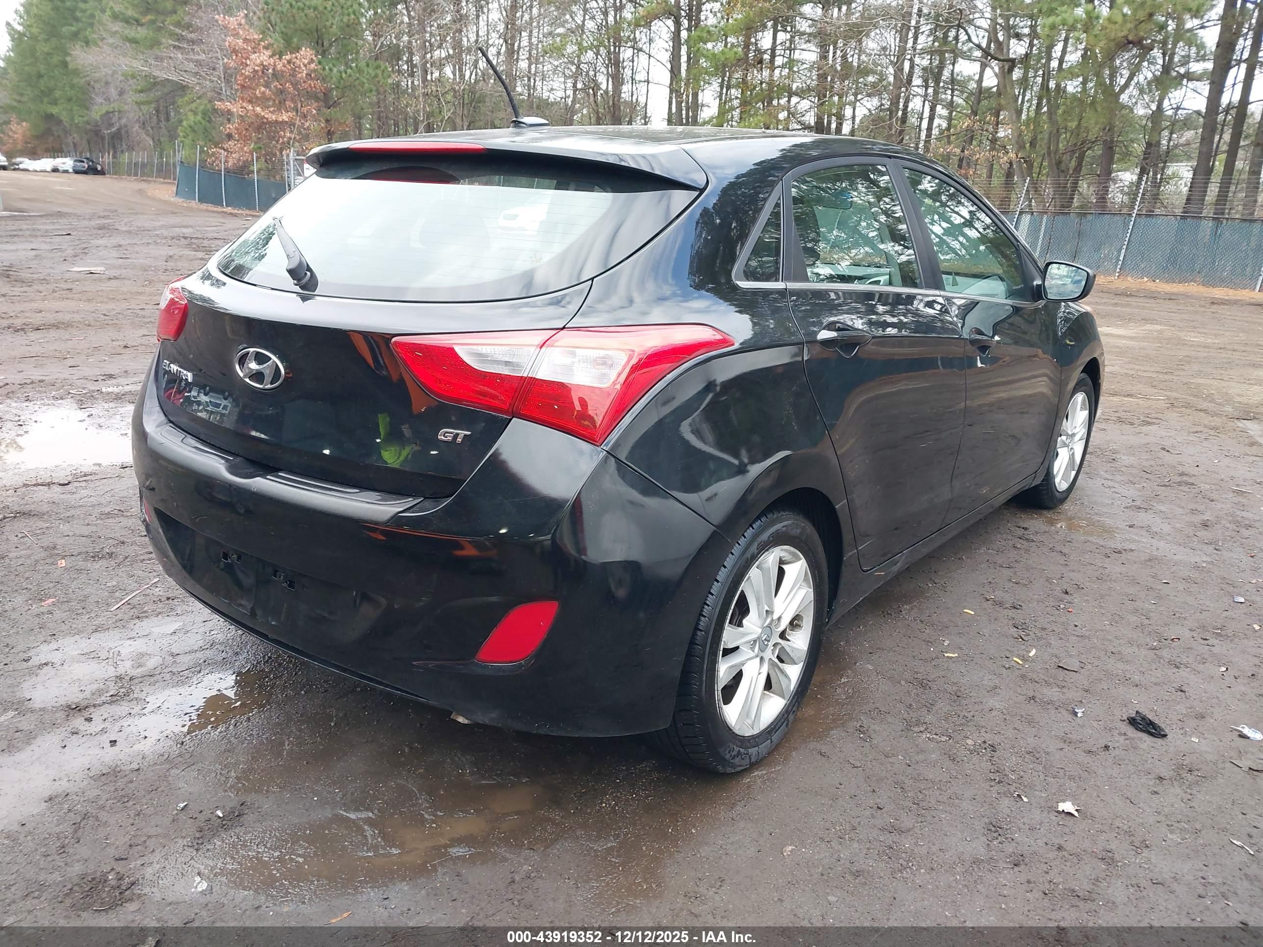 HYUNDAI ELANTRA image 4