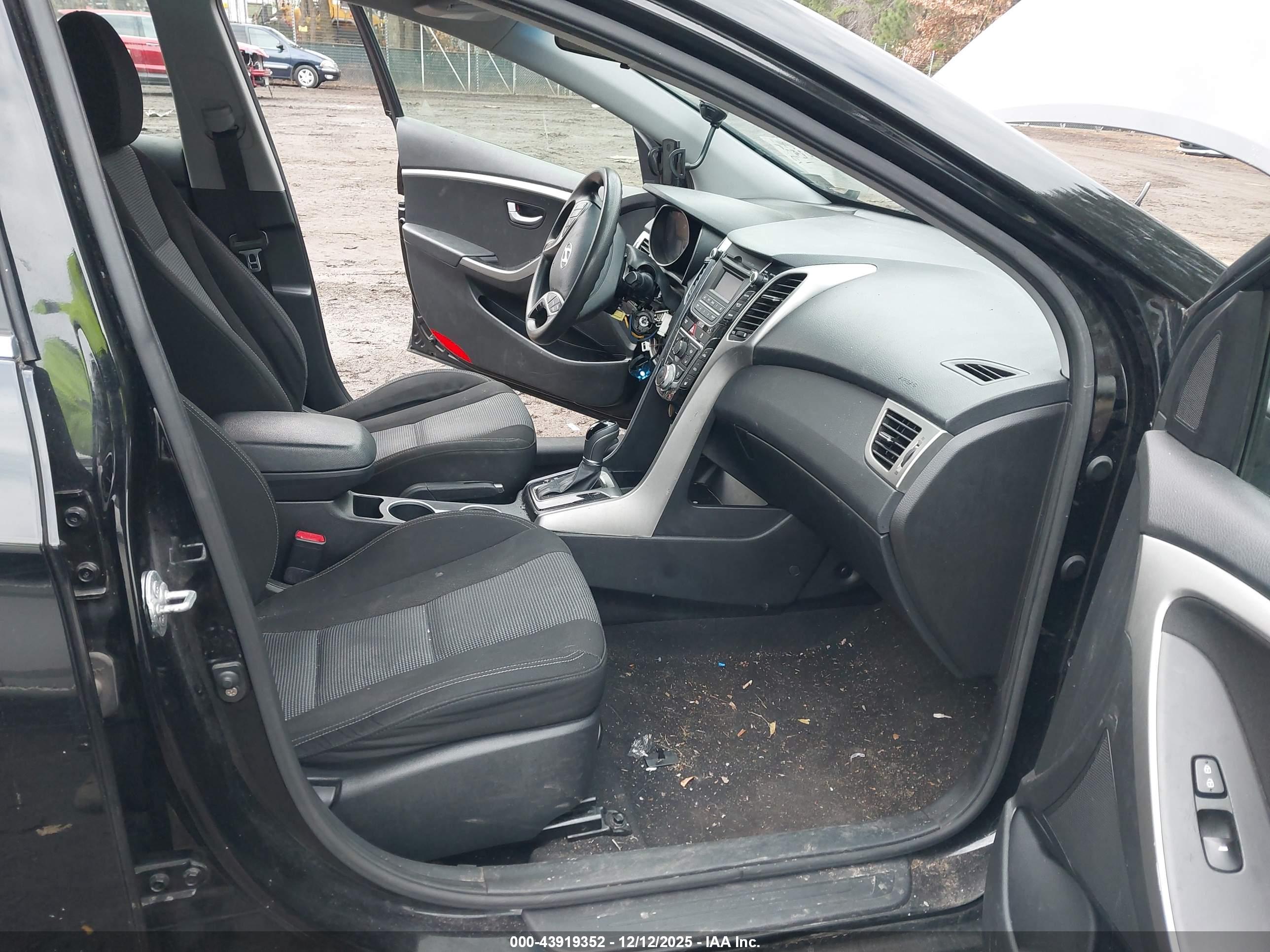 HYUNDAI ELANTRA image 5
