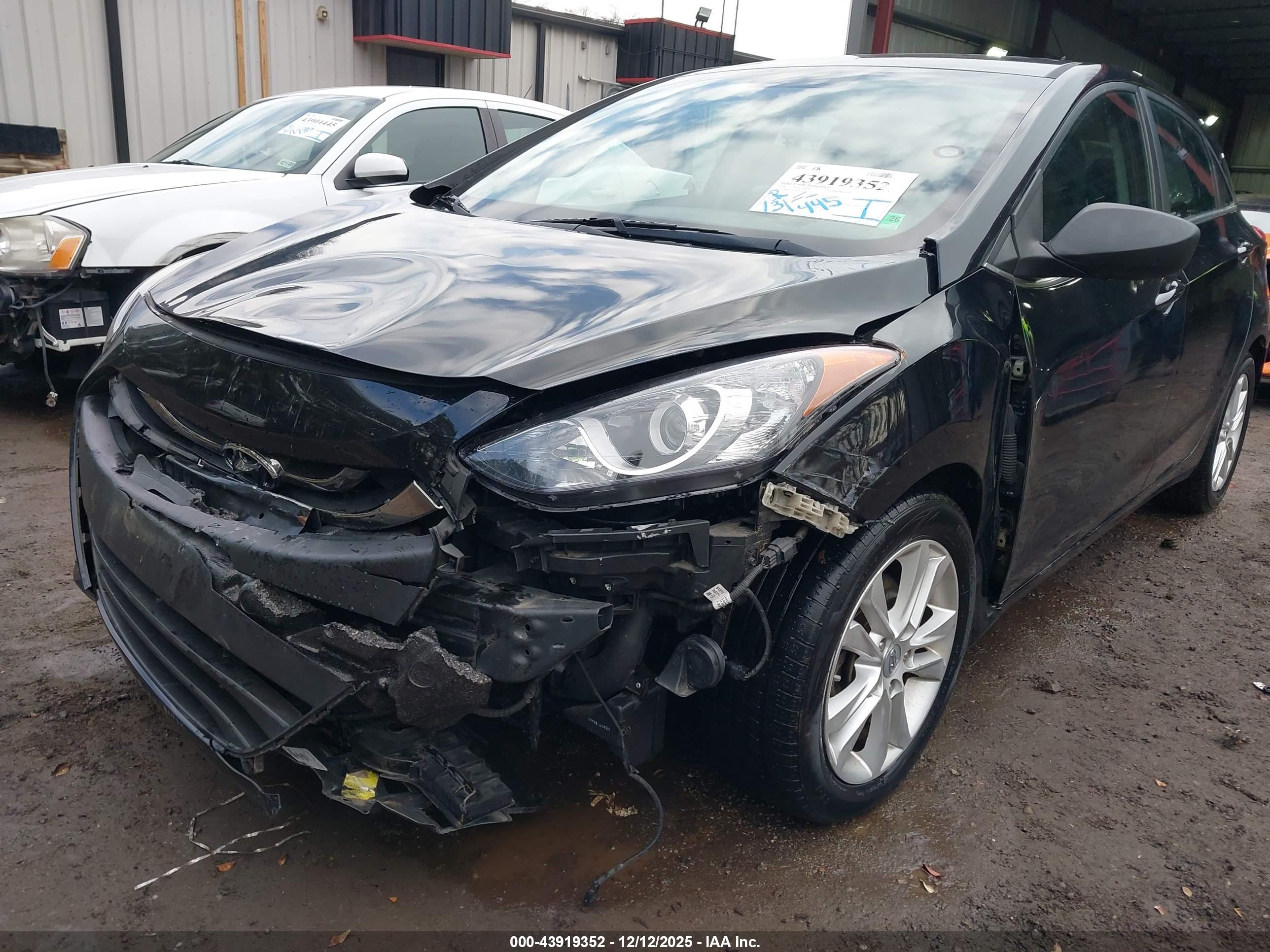 HYUNDAI ELANTRA image 6