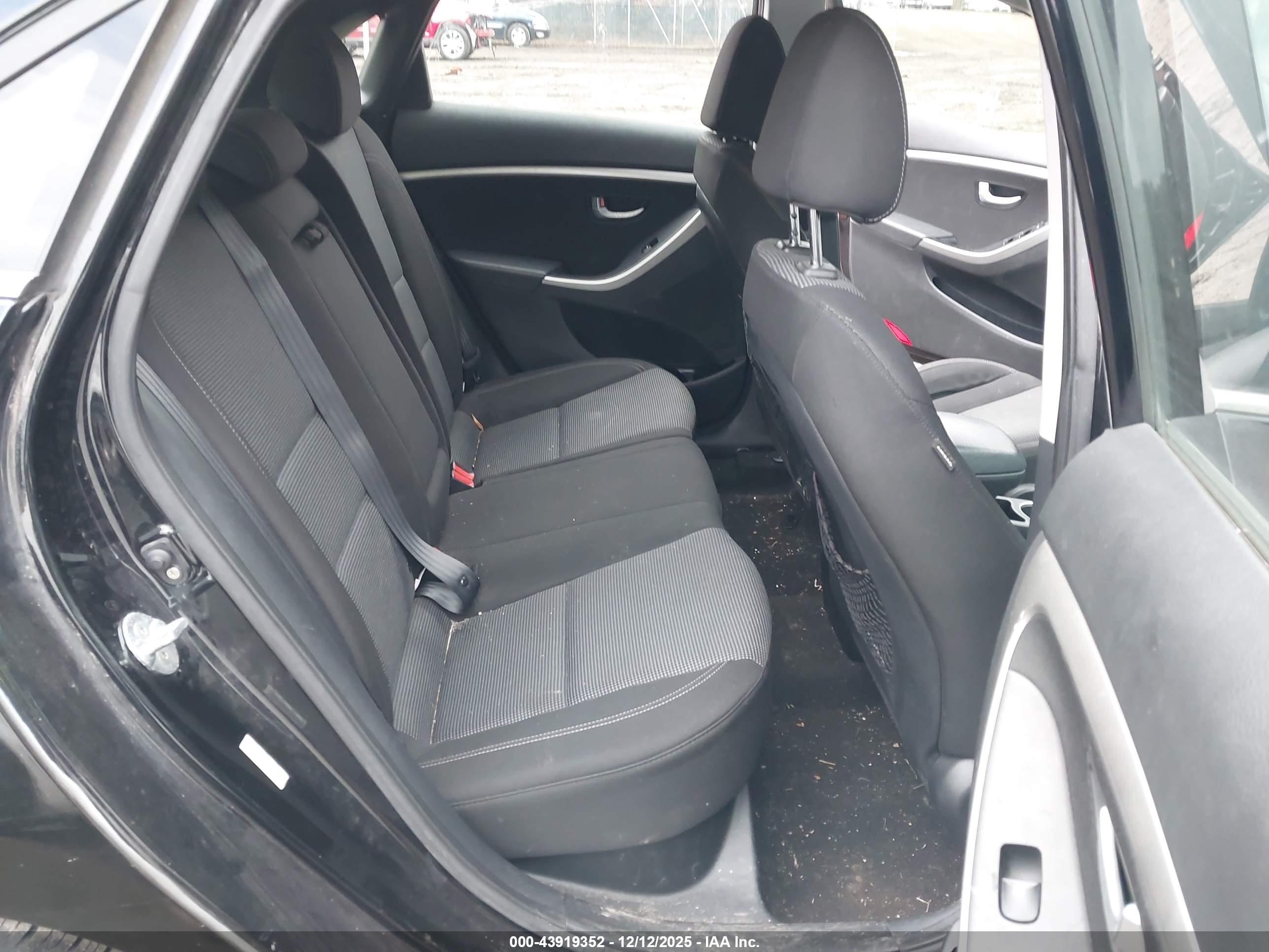 HYUNDAI ELANTRA image 8