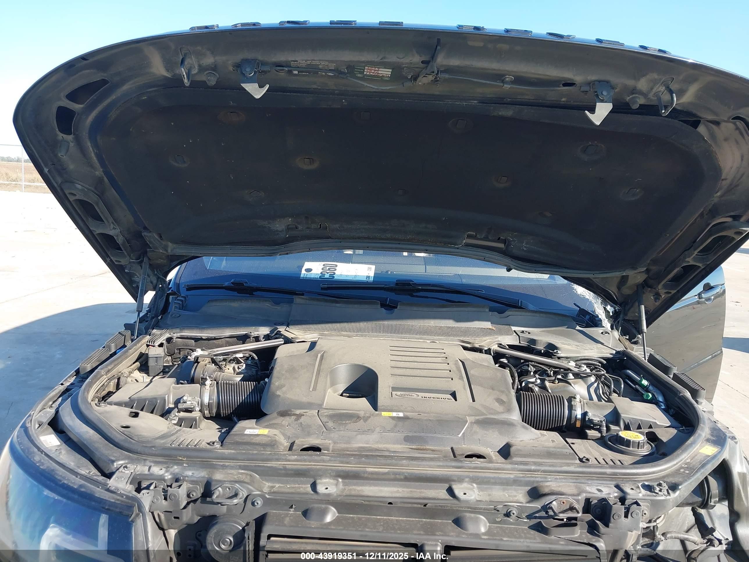 LAND ROVER image 10