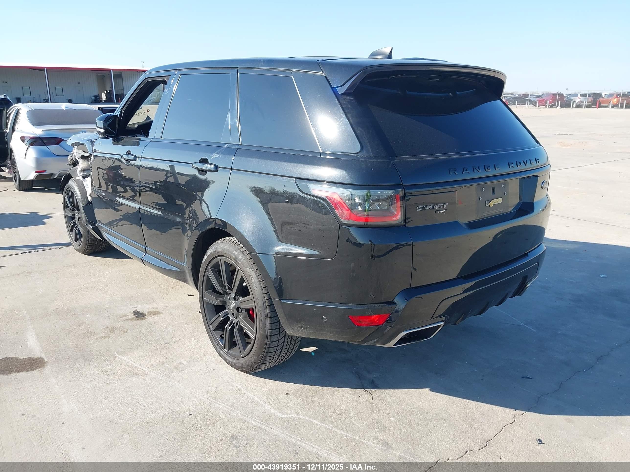 LAND ROVER image 3