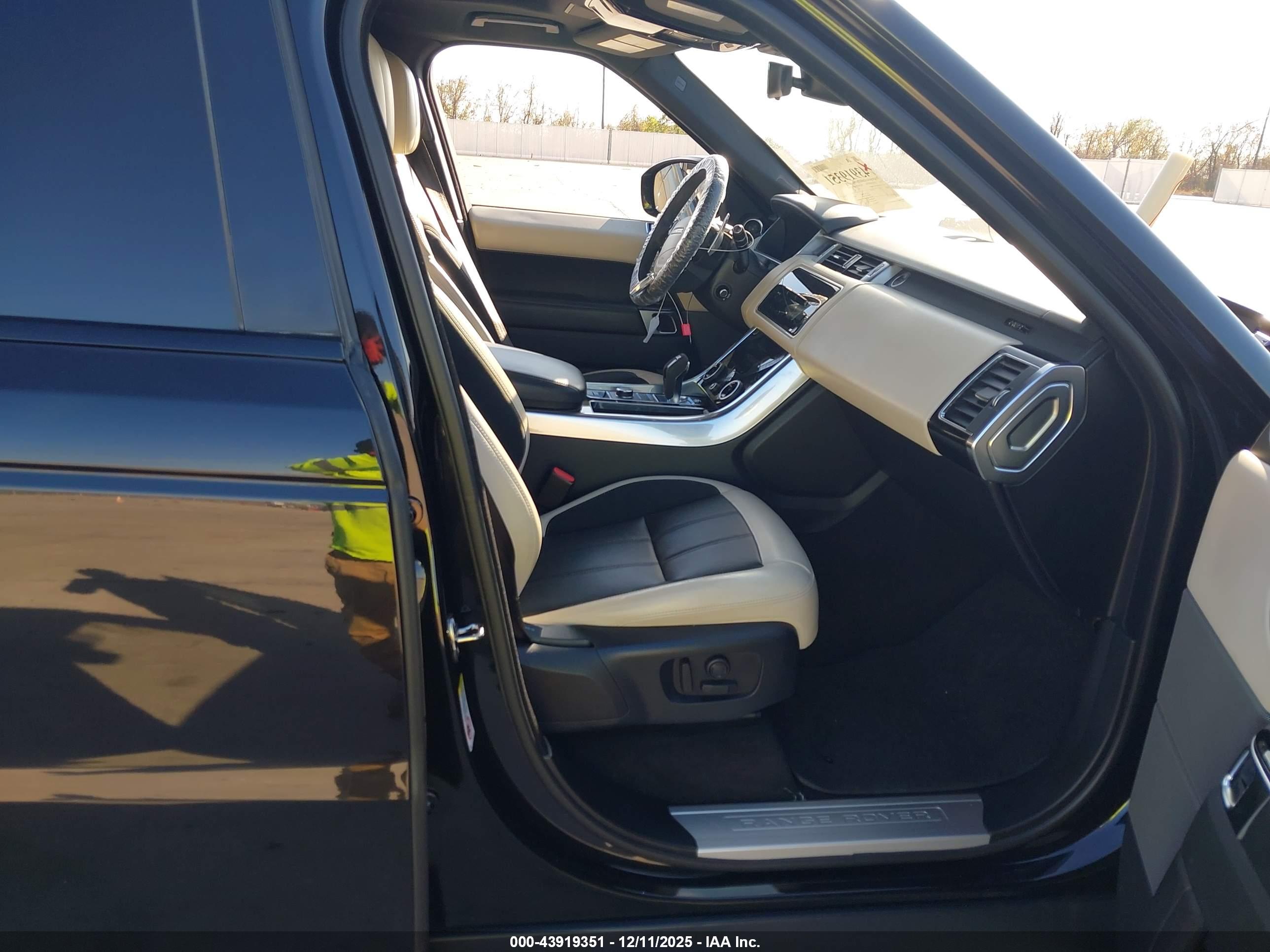 LAND ROVER image 5