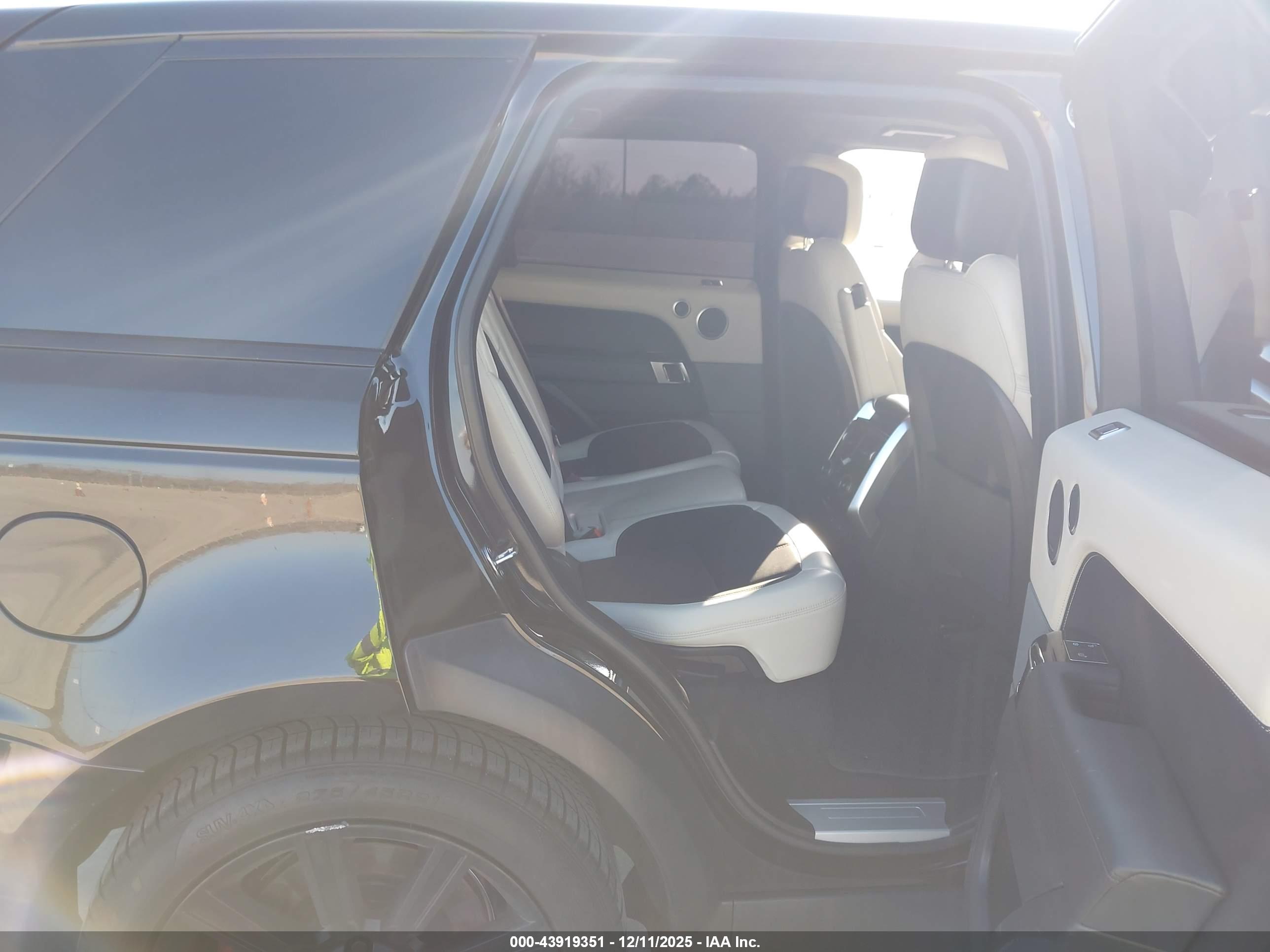 LAND ROVER image 8