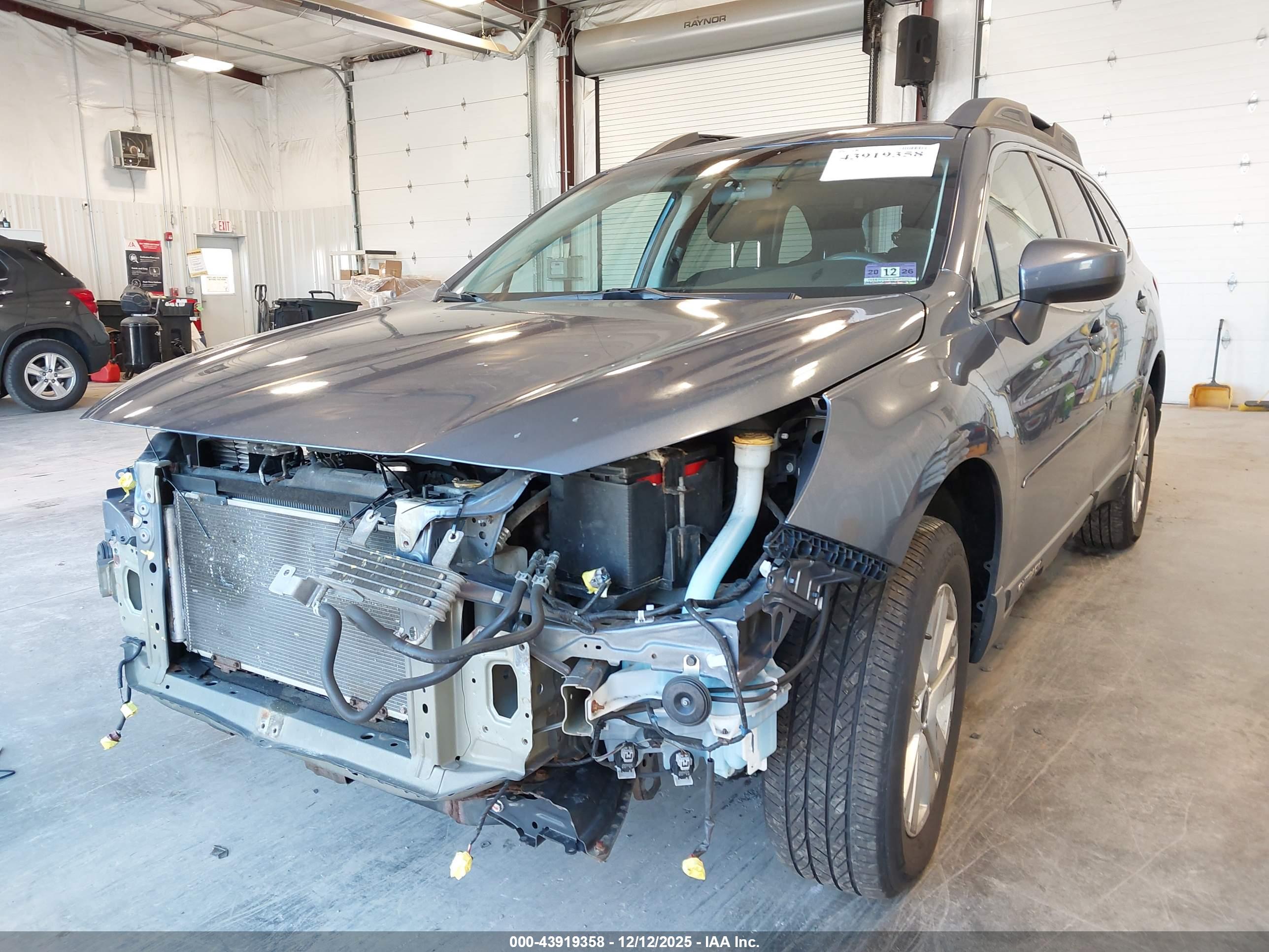 SUBARU OUTBACK image 2