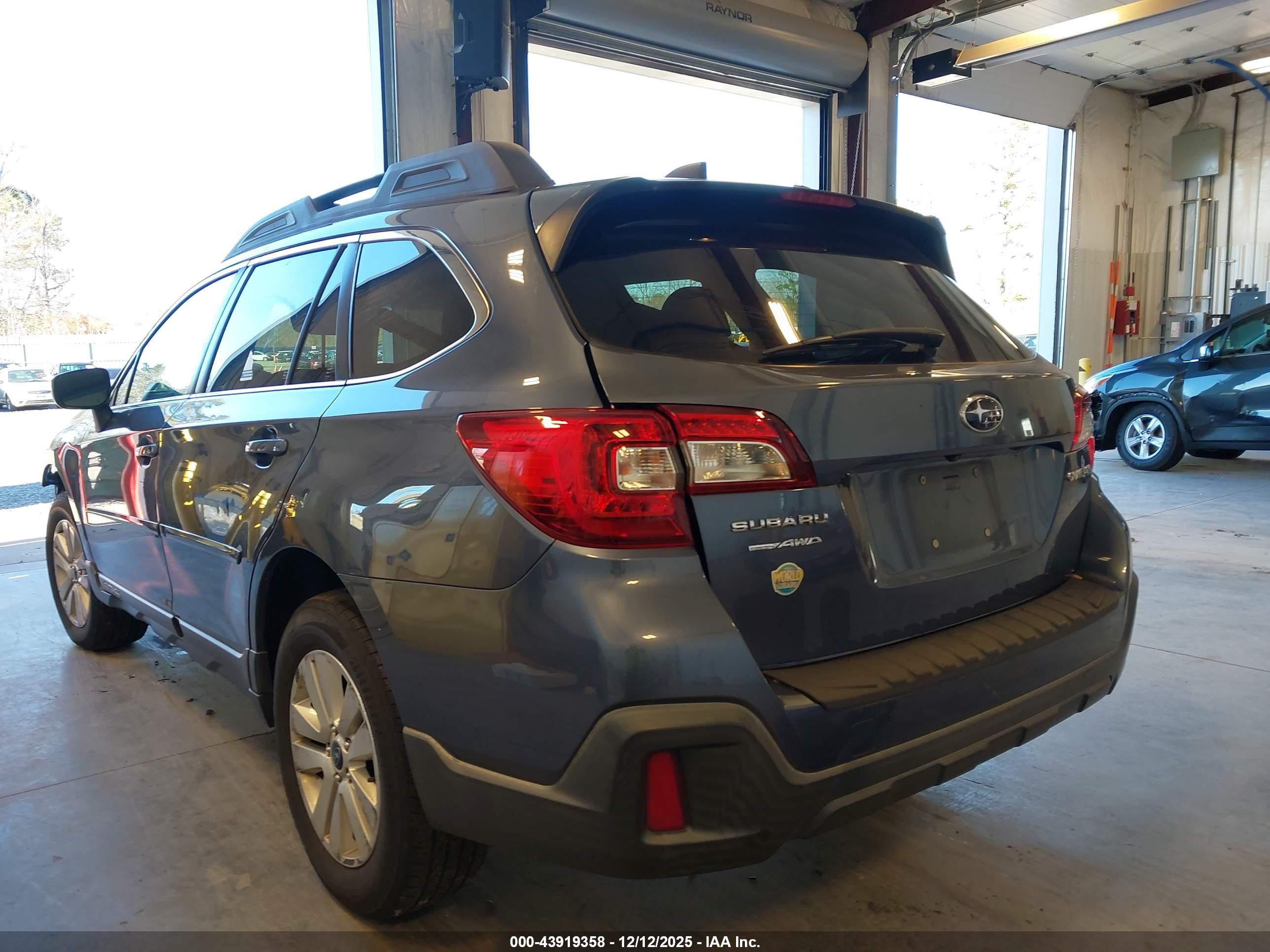 SUBARU OUTBACK image 3