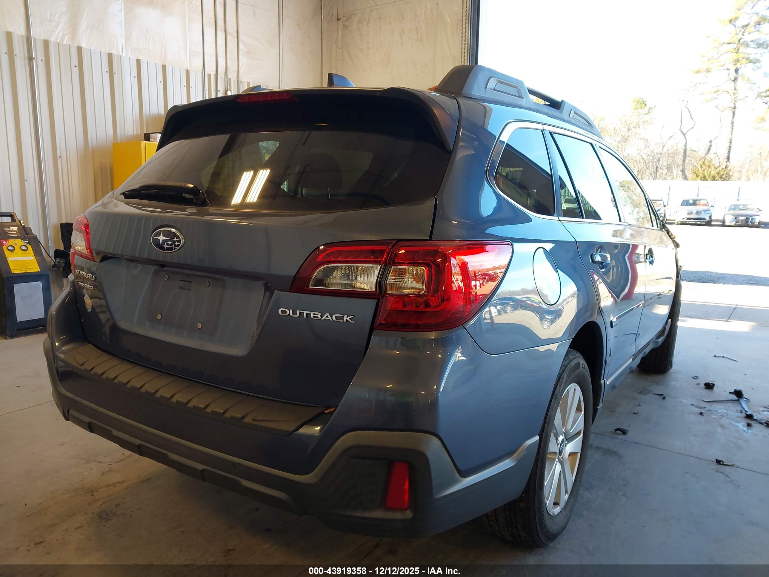 SUBARU OUTBACK image 4