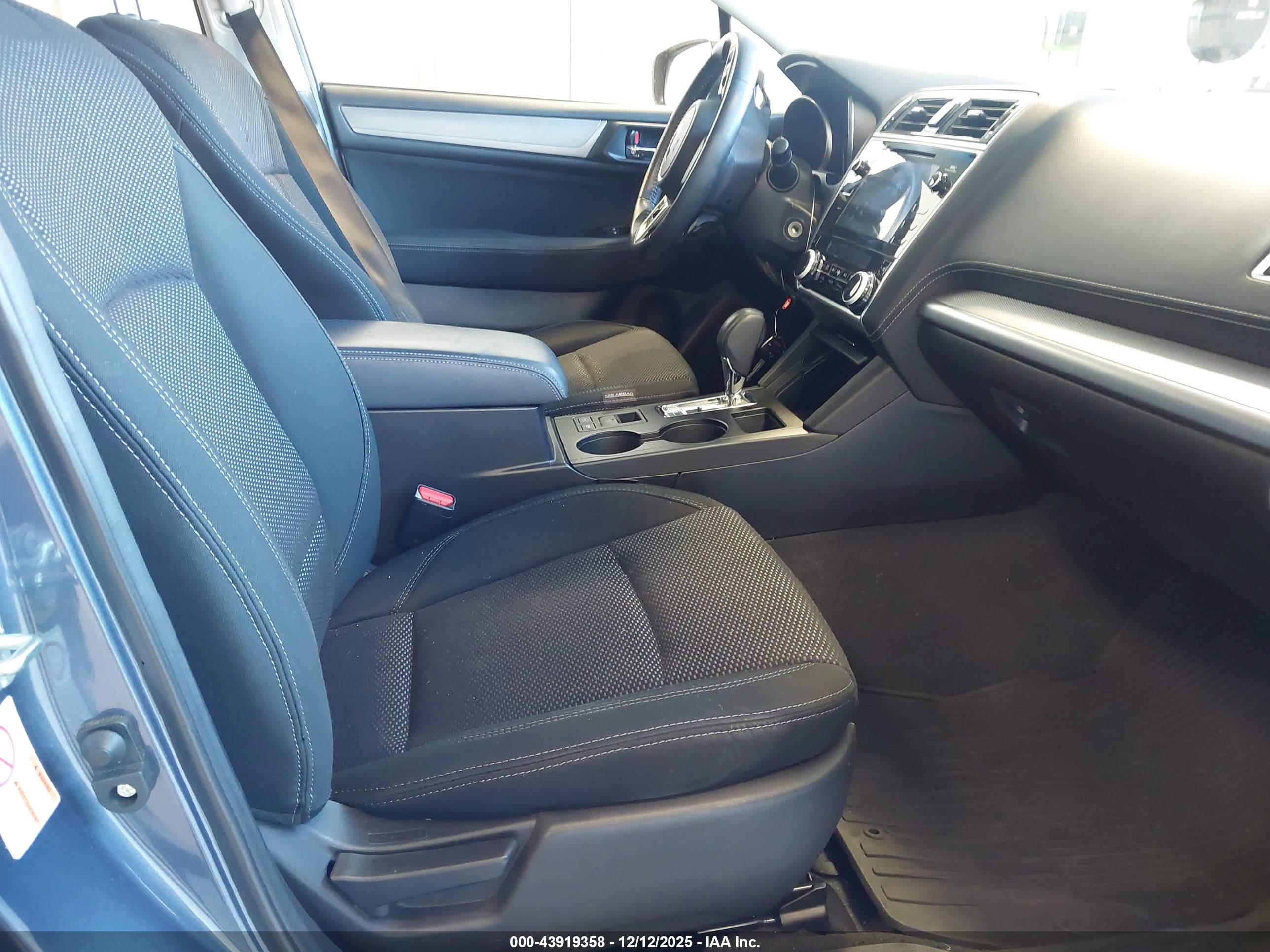 SUBARU OUTBACK image 5