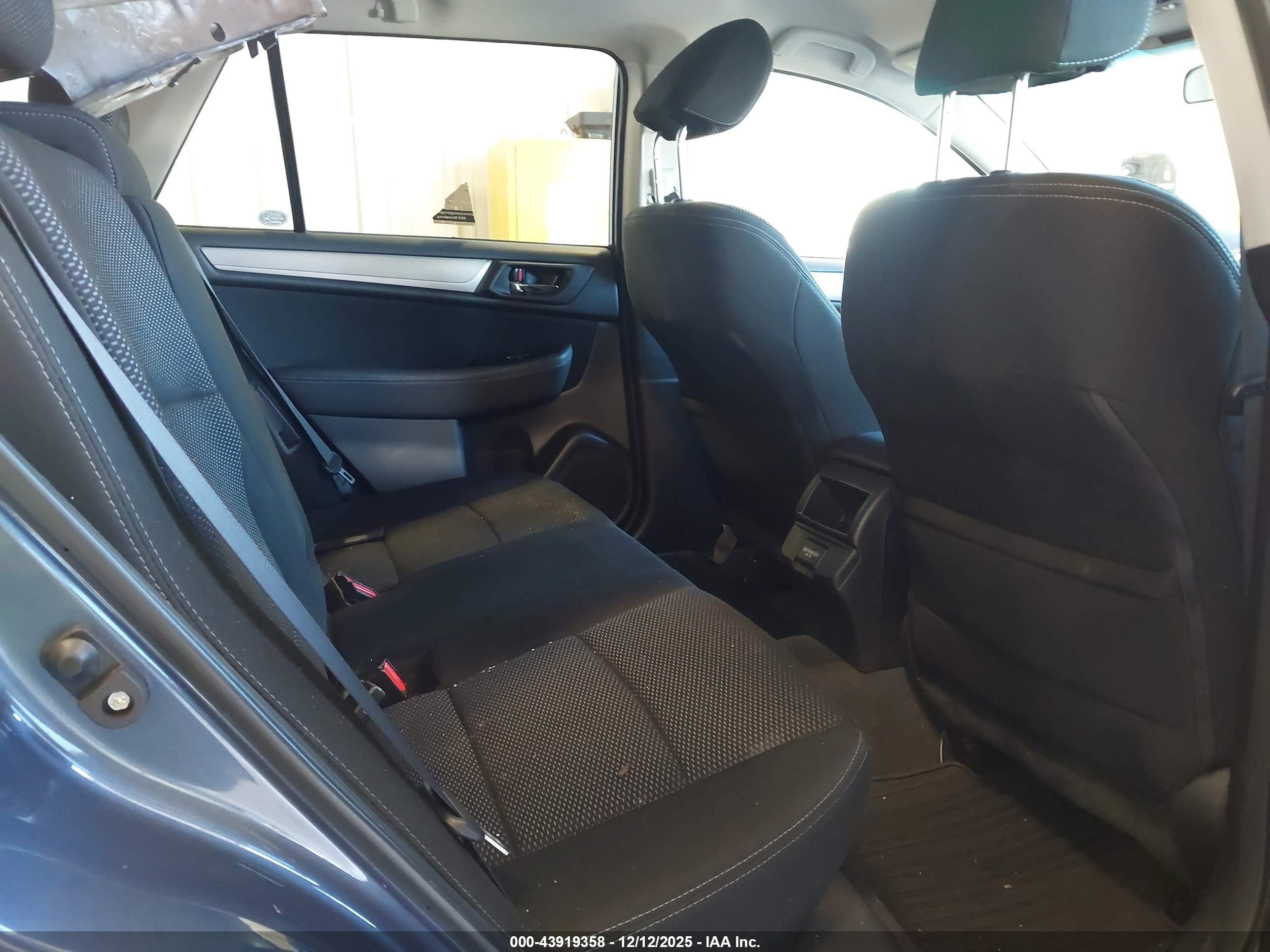 SUBARU OUTBACK image 8