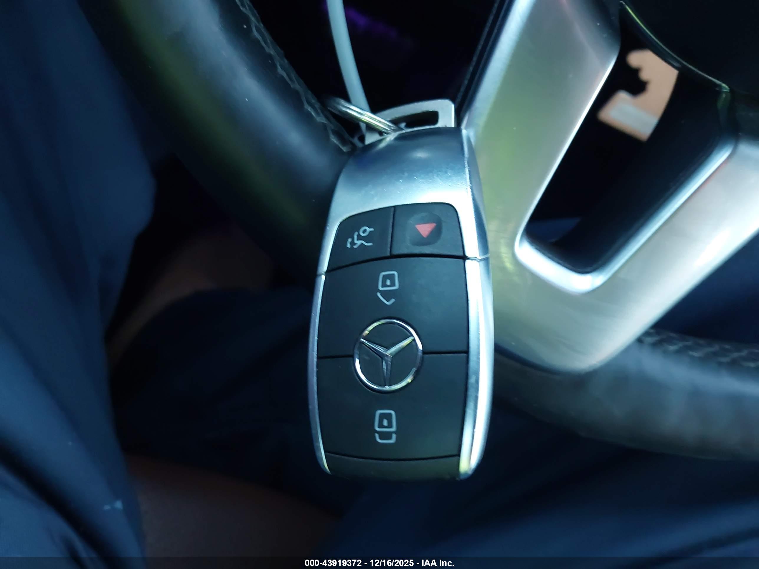 MERCEDES-BENZ GLC image 11