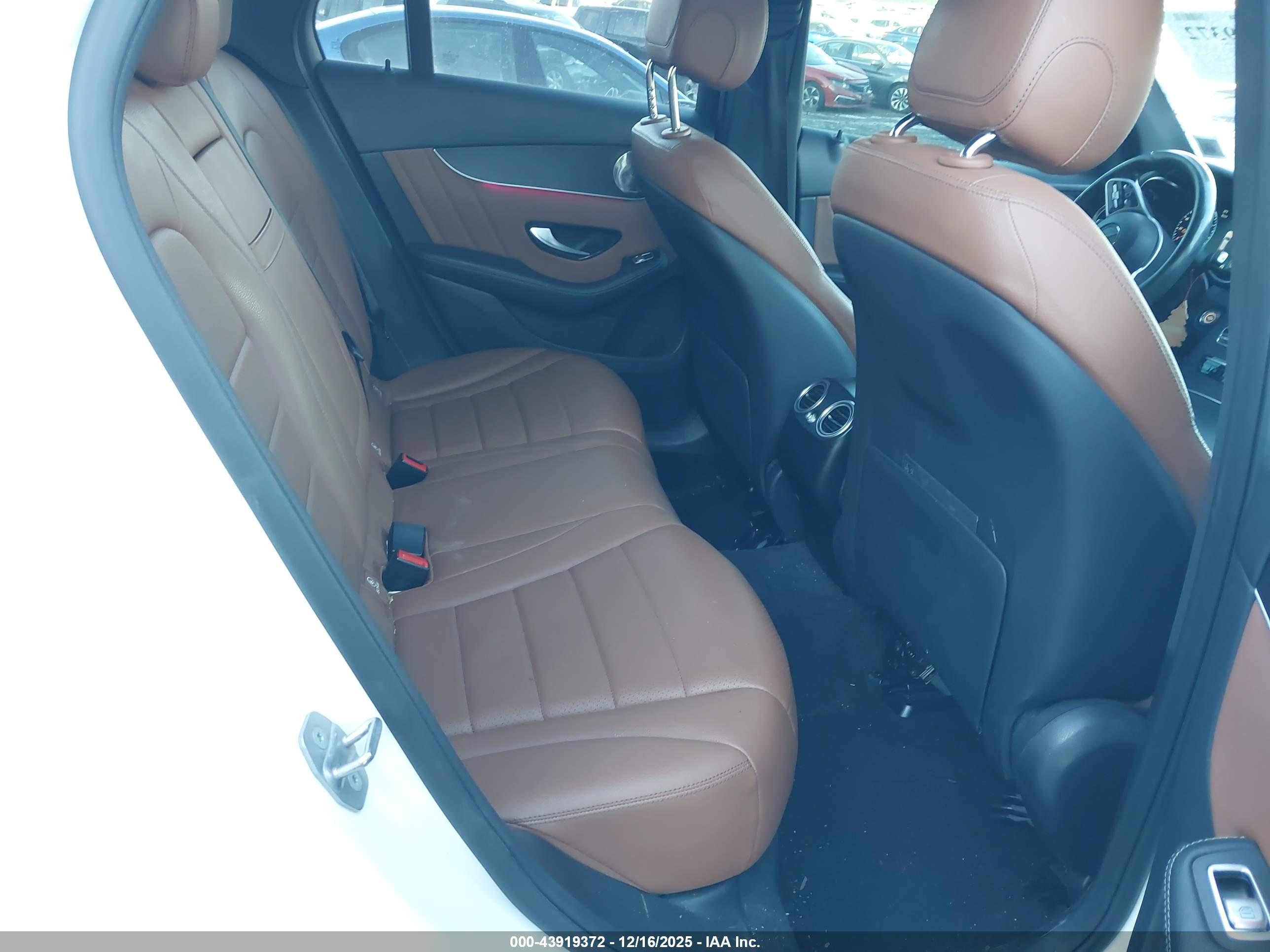 MERCEDES-BENZ GLC image 8