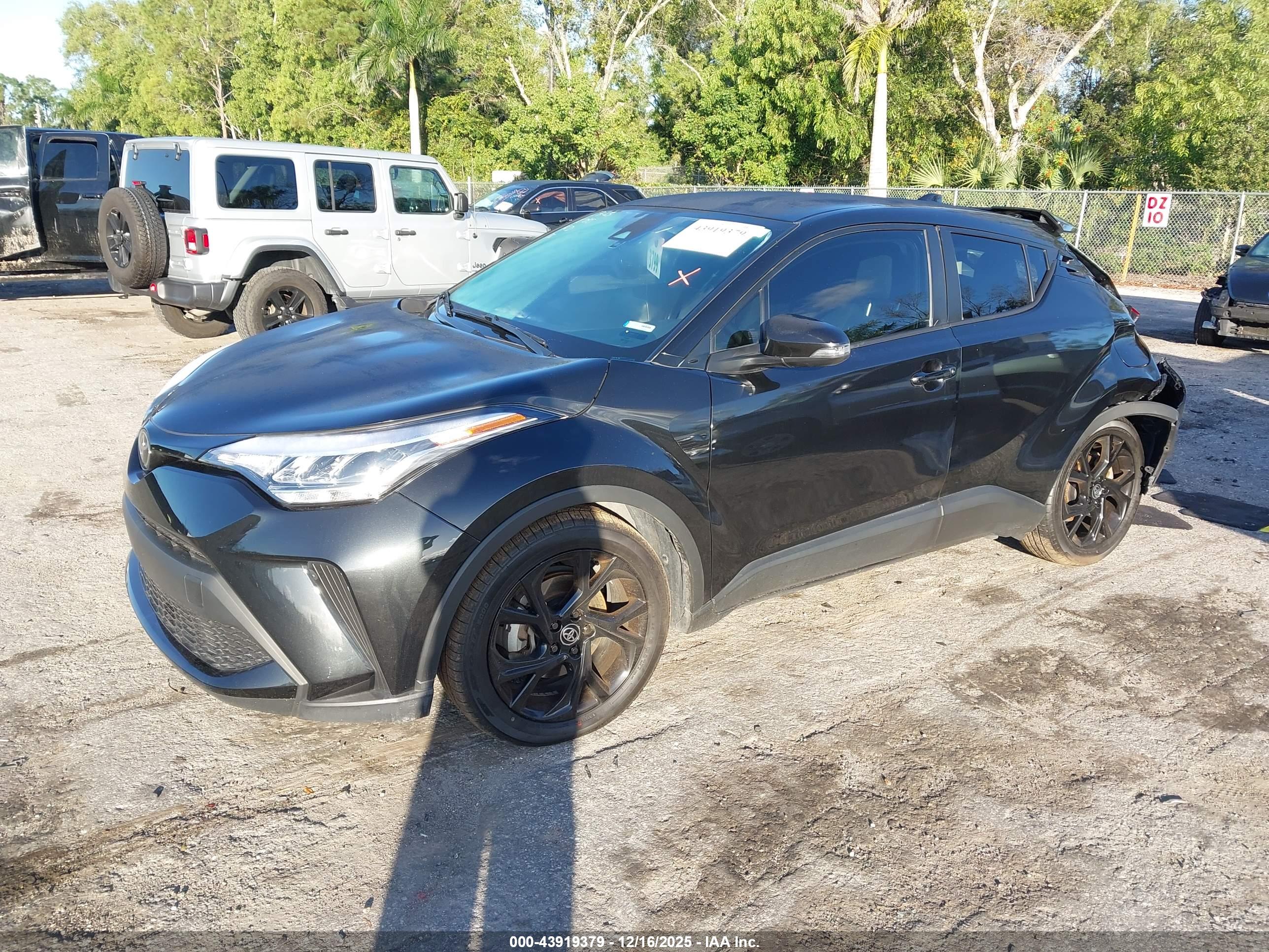 TOYOTA C-HR image 2