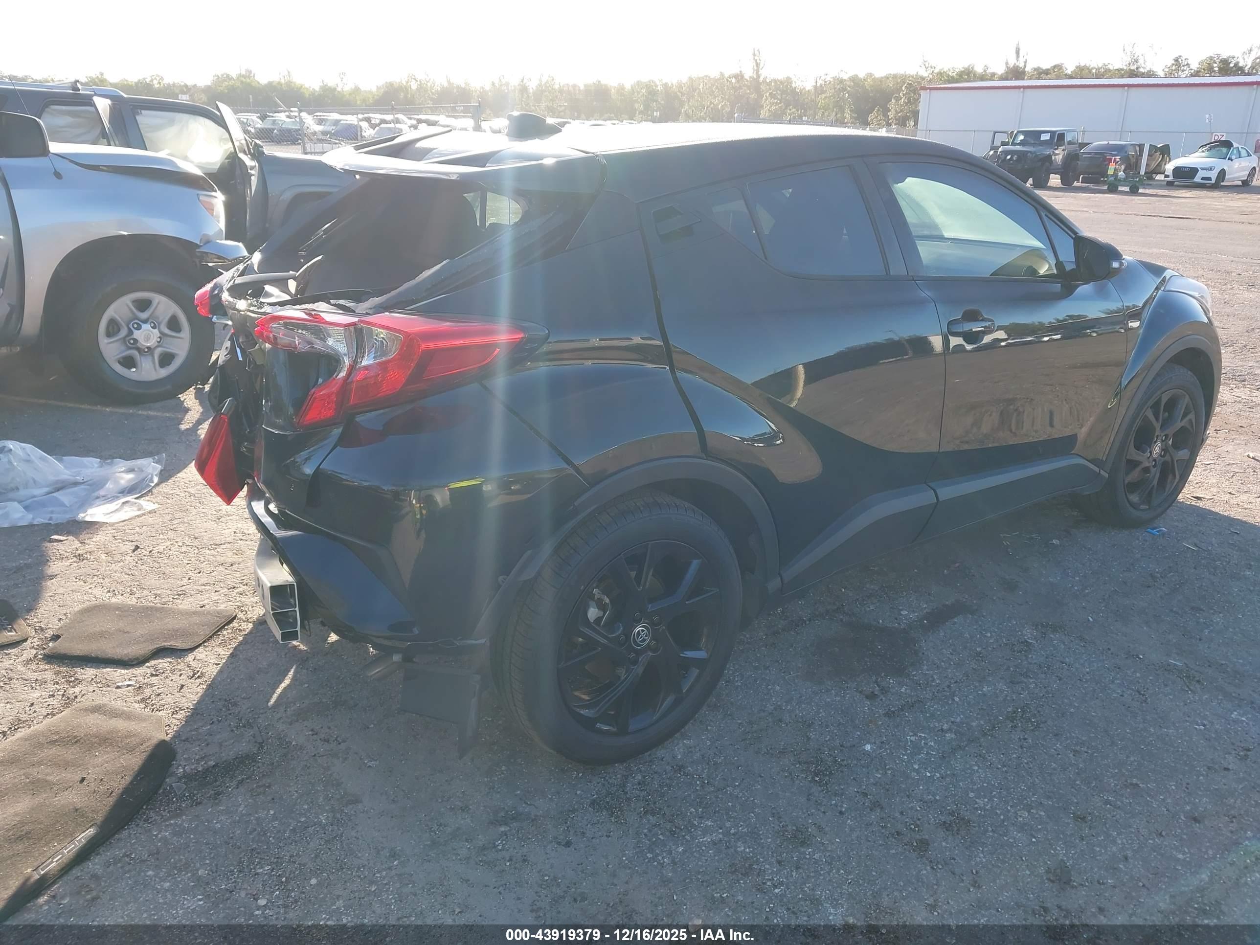 TOYOTA C-HR image 4