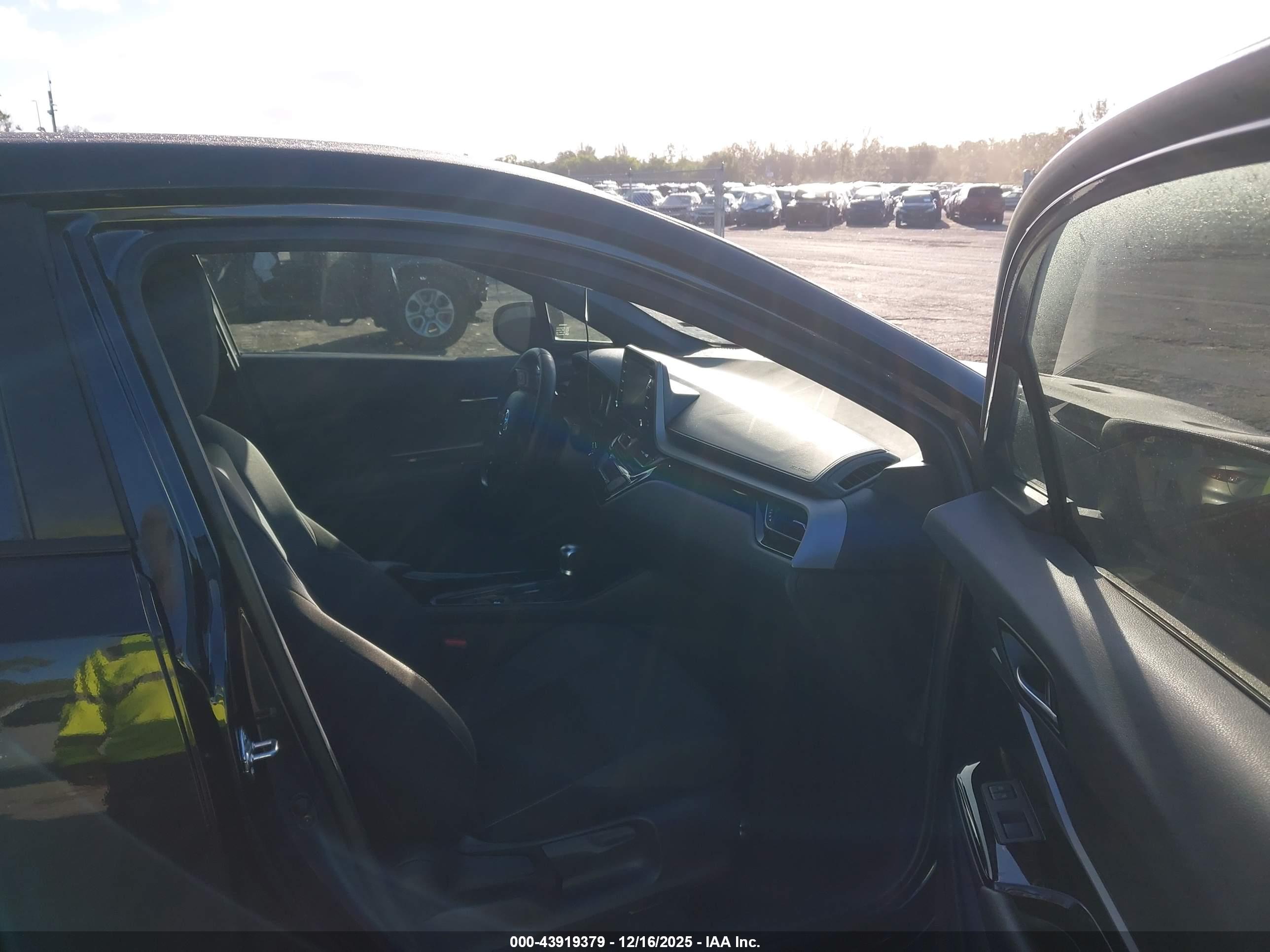 TOYOTA C-HR image 5