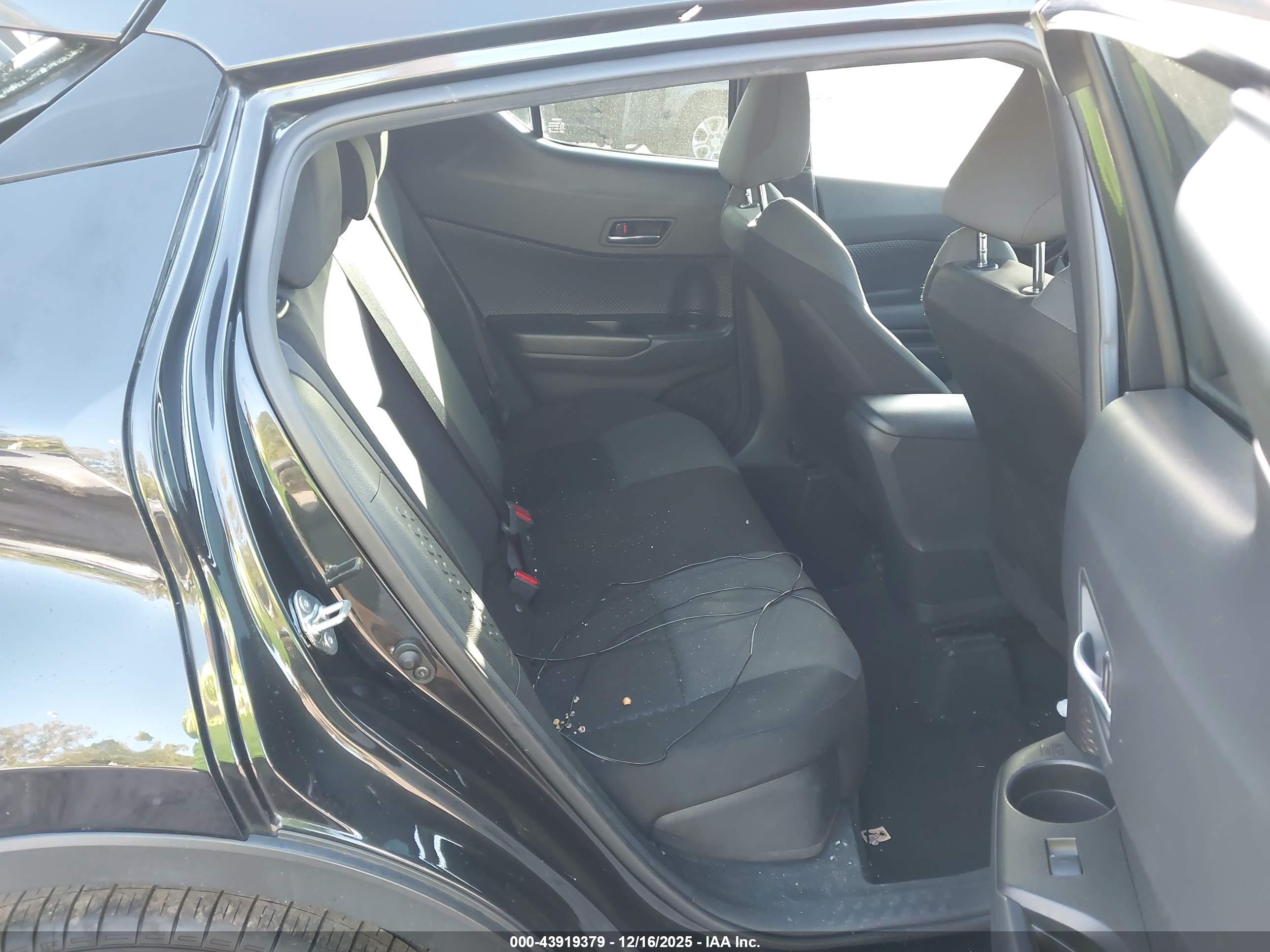 TOYOTA C-HR image 8
