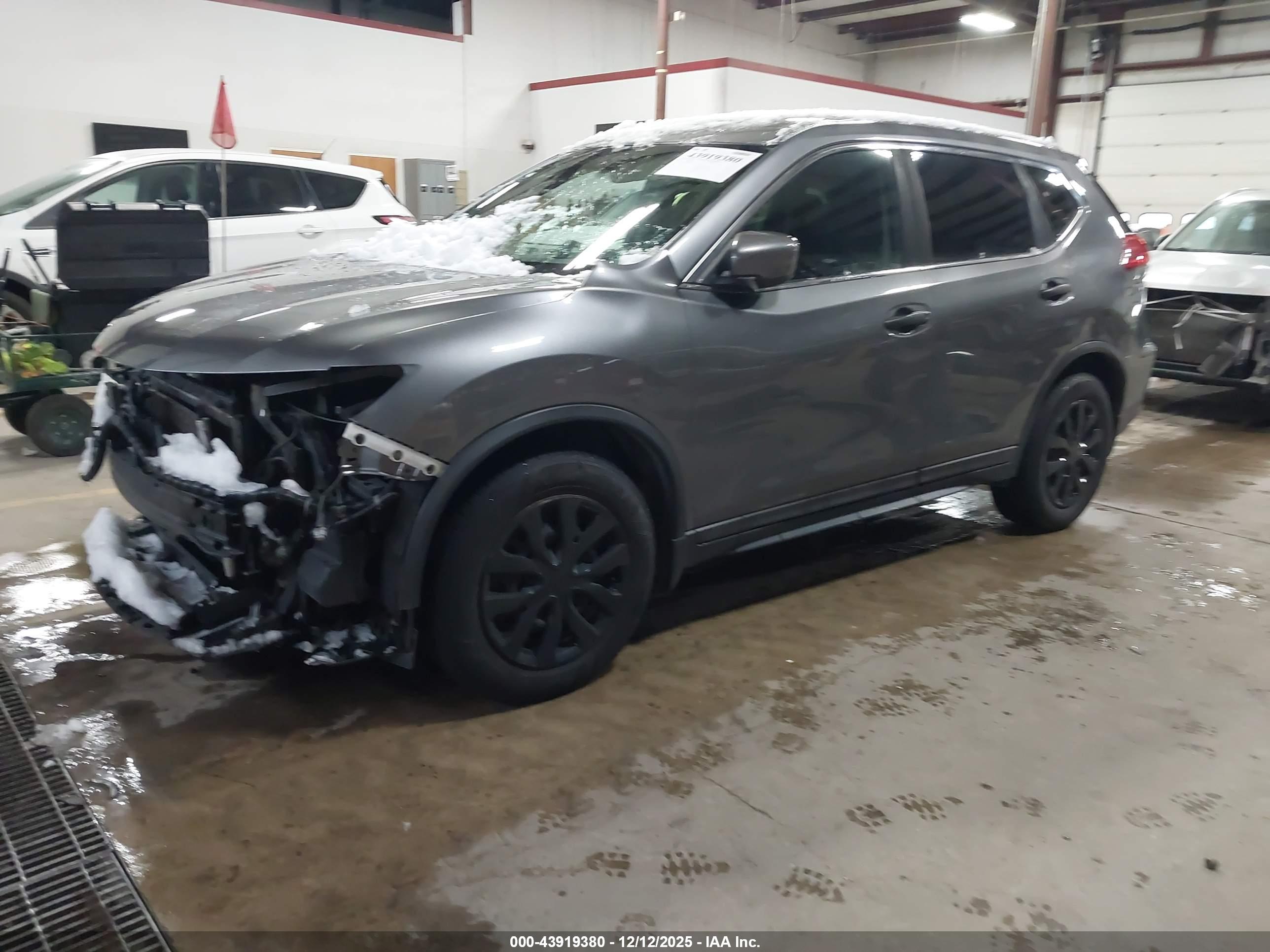 NISSAN ROGUE image 2